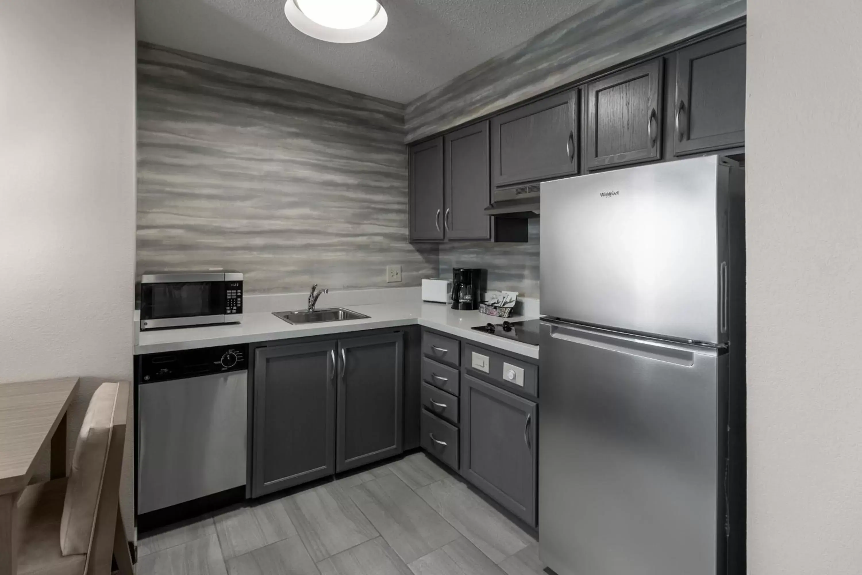 Photo of the whole room, Kitchen/Kitchenette in Residence Inn Columbus Easton