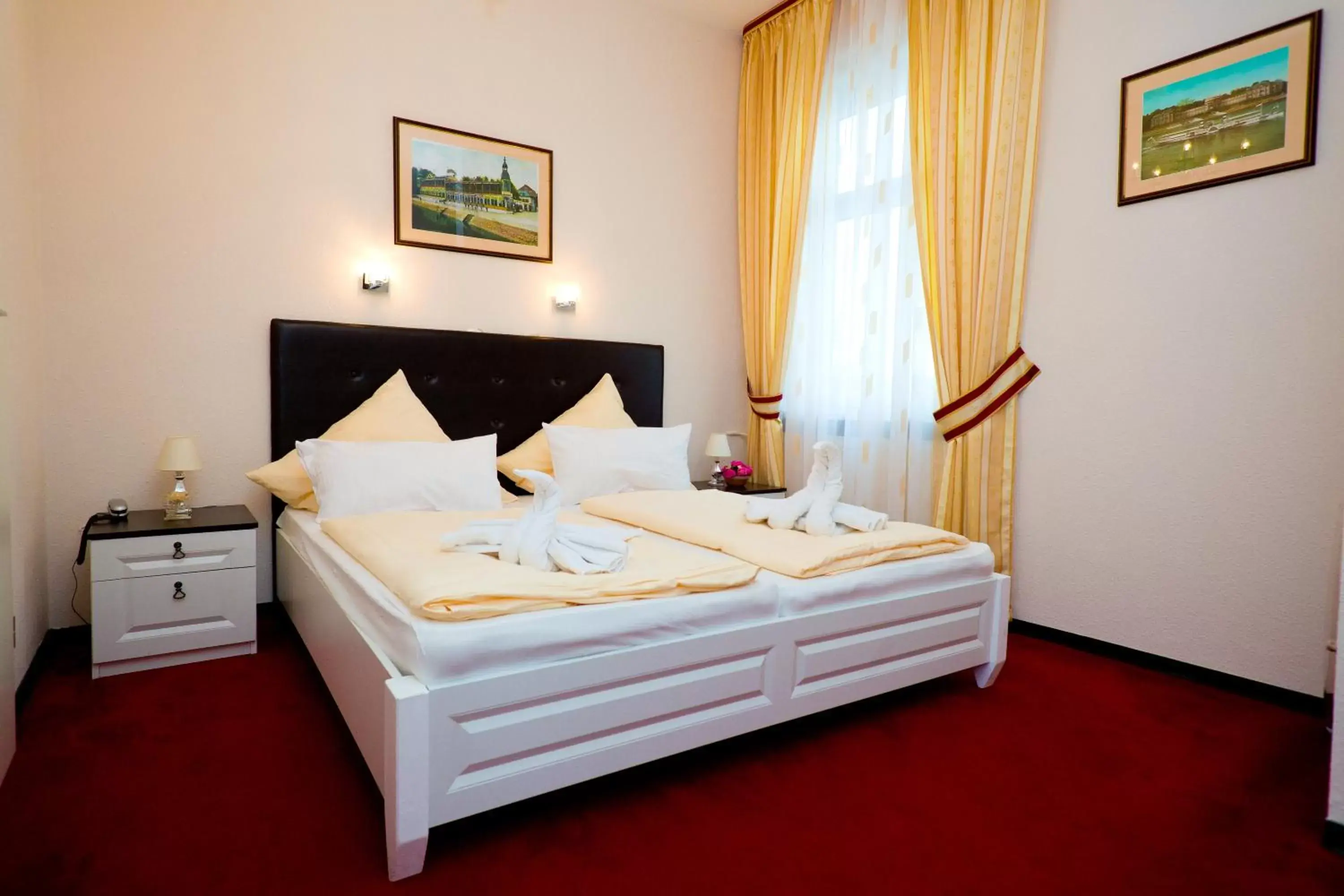Bed in Hotel Am Schloss Biebrich