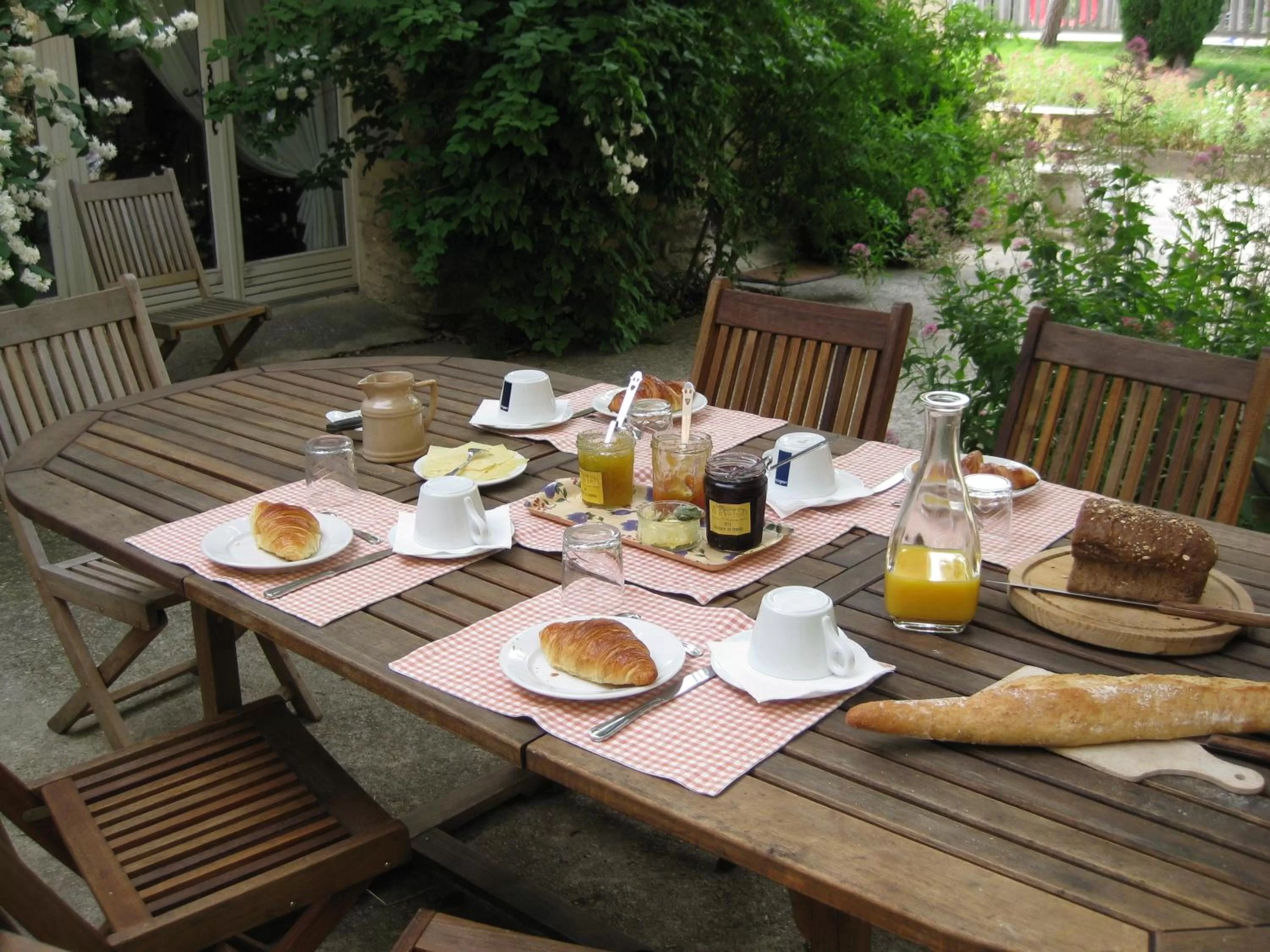 Food, Restaurant/Places to Eat in Chambres d'Hôtes Aux Tournesols