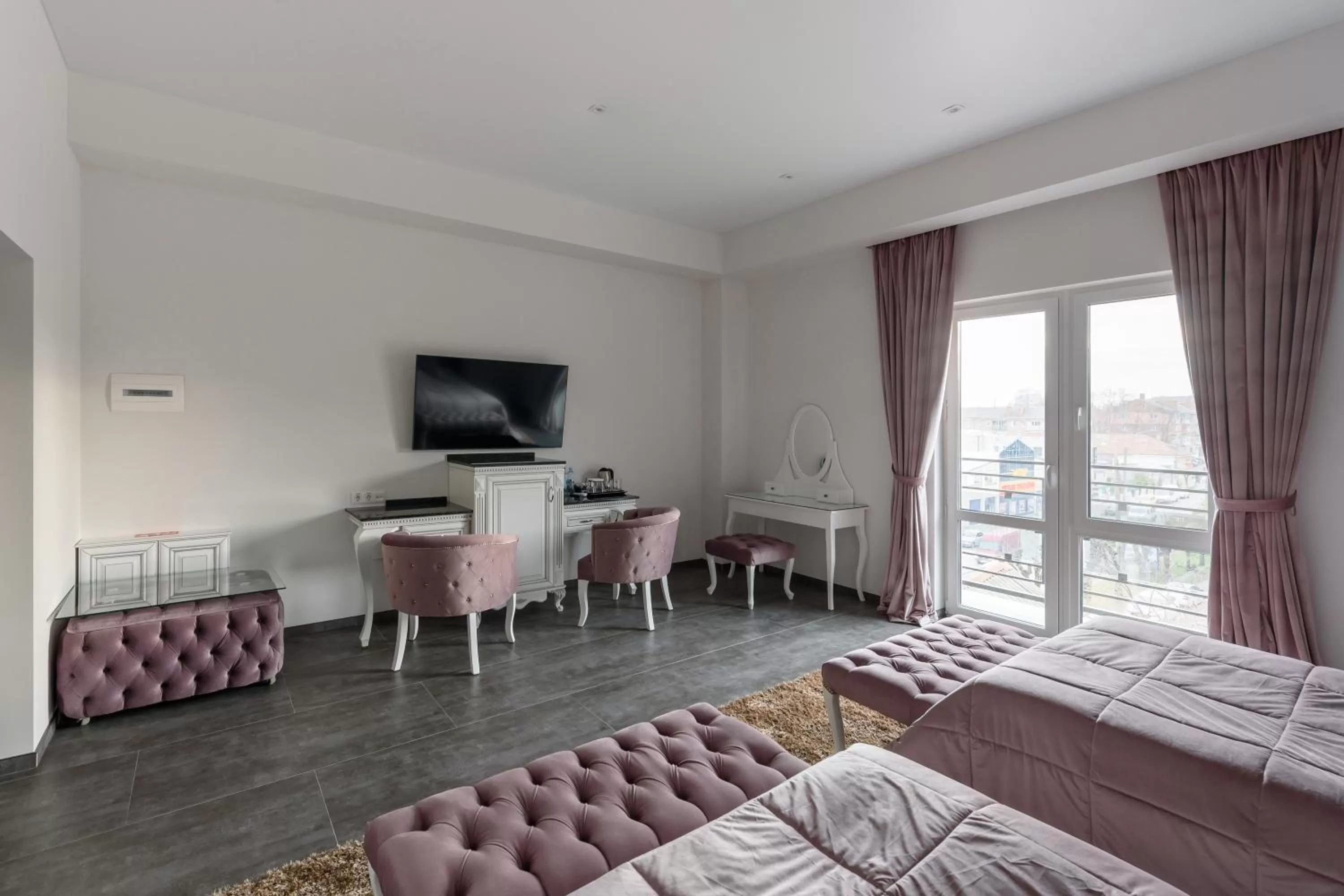 Bed, TV/Entertainment Center in Grand Royal