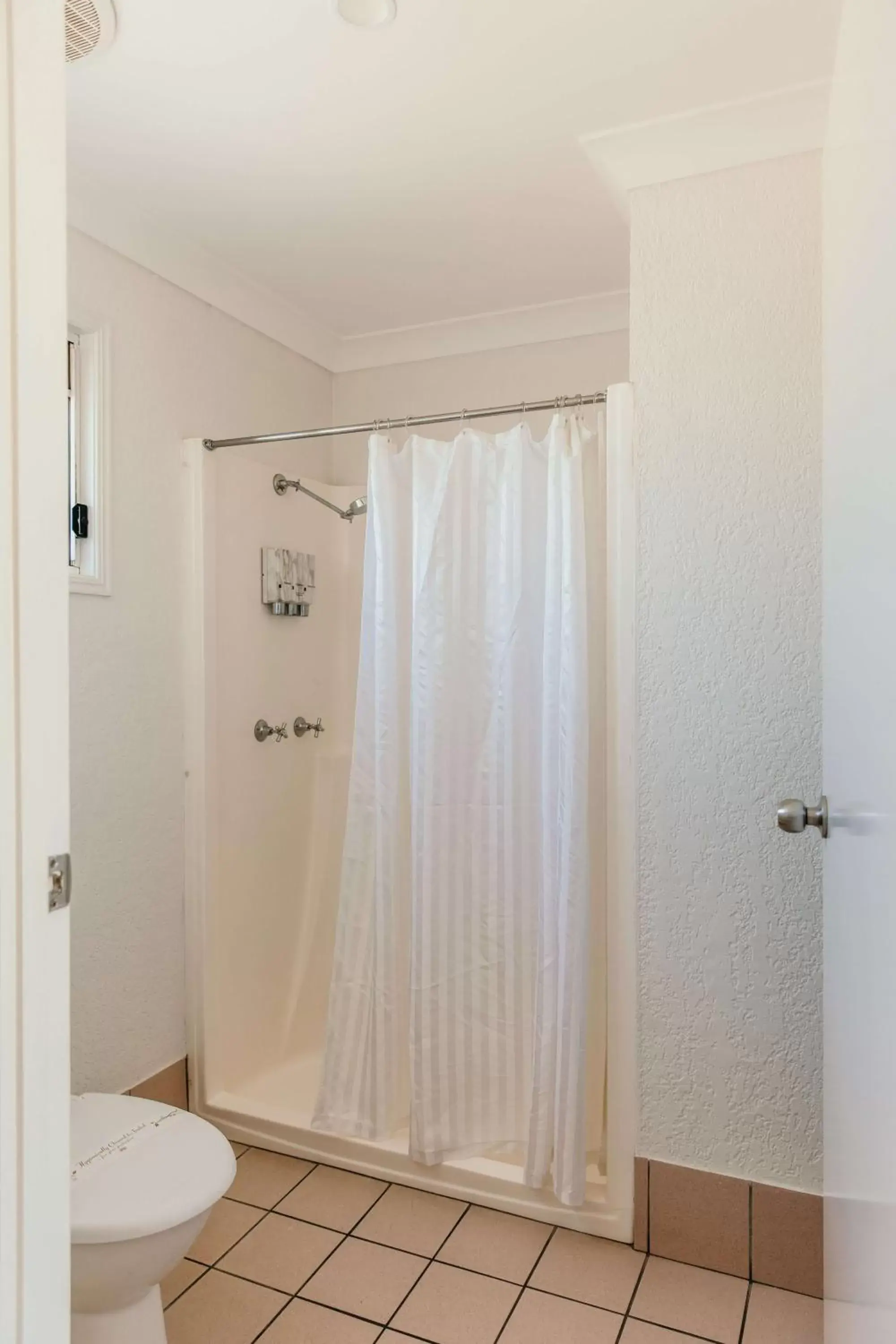 Shower, Bathroom in Outback Motel Mt Isa