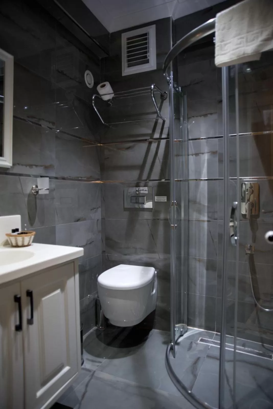 Shower, Bathroom in Pruva Hotel