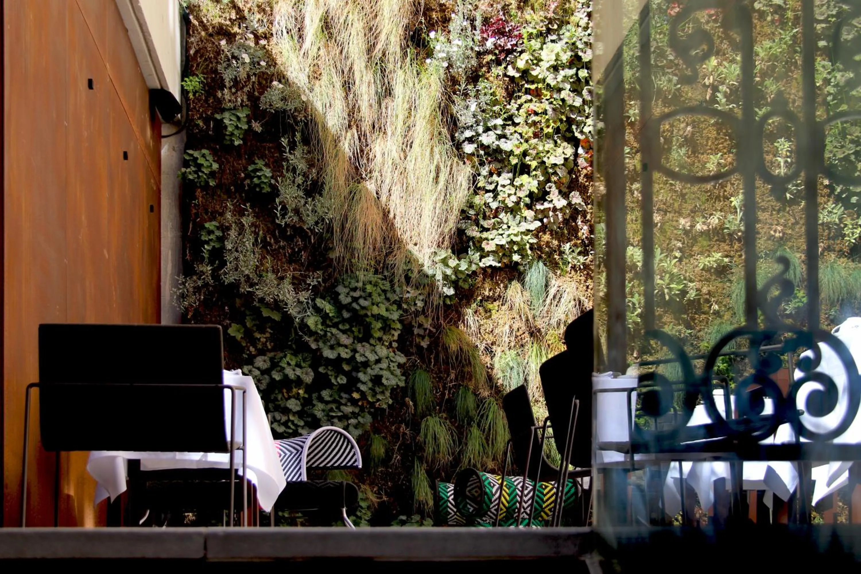 Decorative detail in Hotel C2