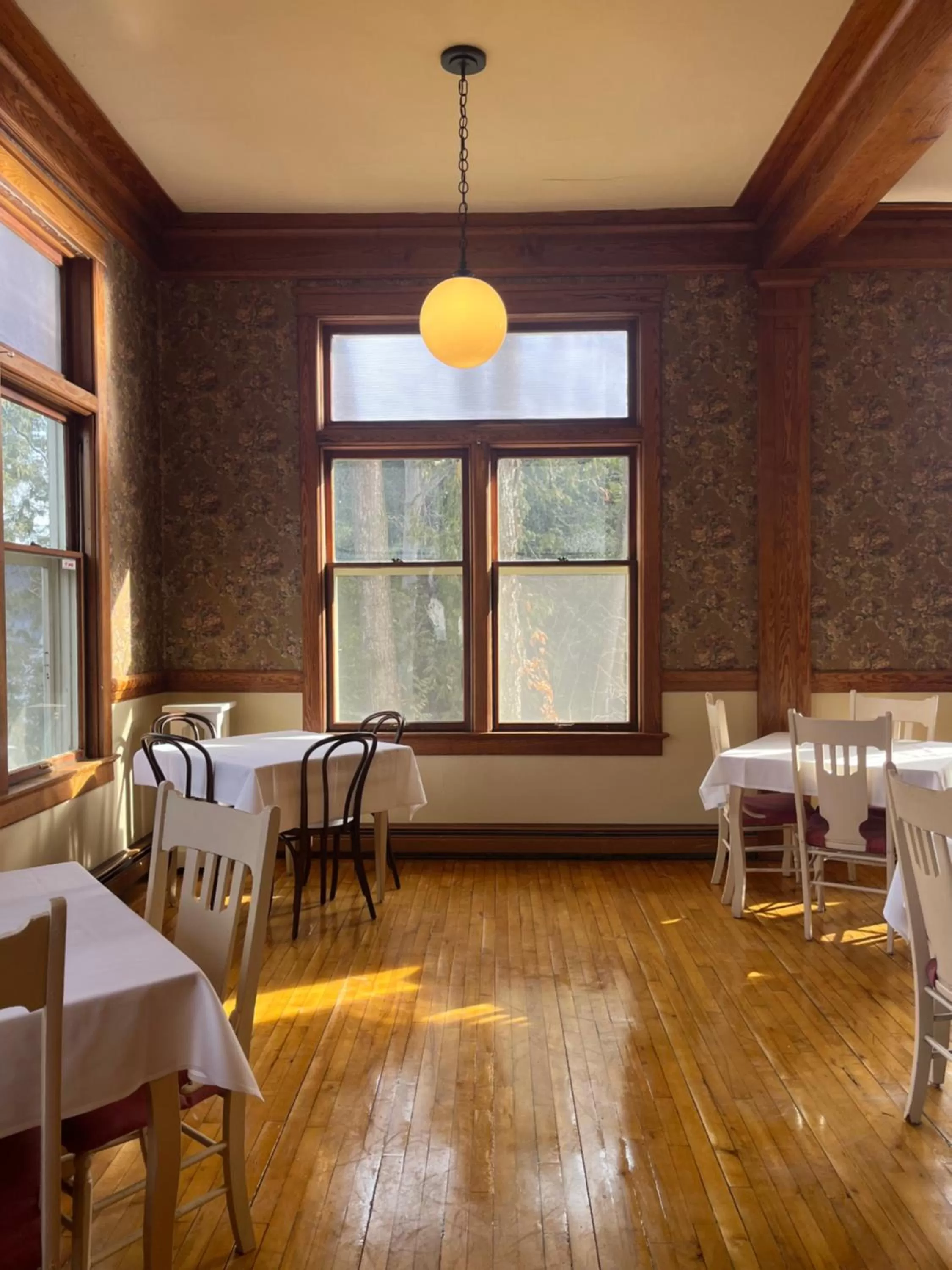 Restaurant/places to eat in Terrace Inn and 1911 Restaurant