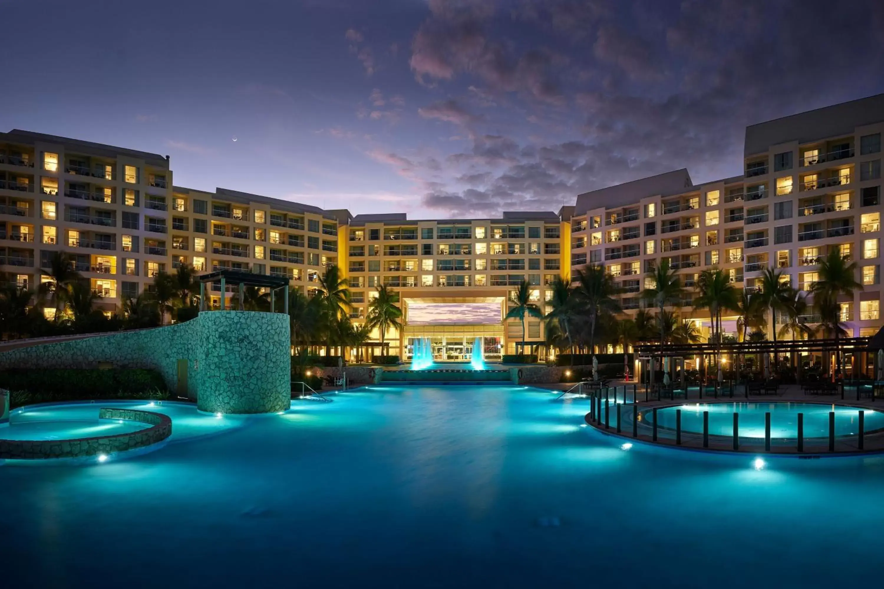 Property building, Swimming Pool in The Westin Lagunamar Ocean Resort Villas & Spa Cancun