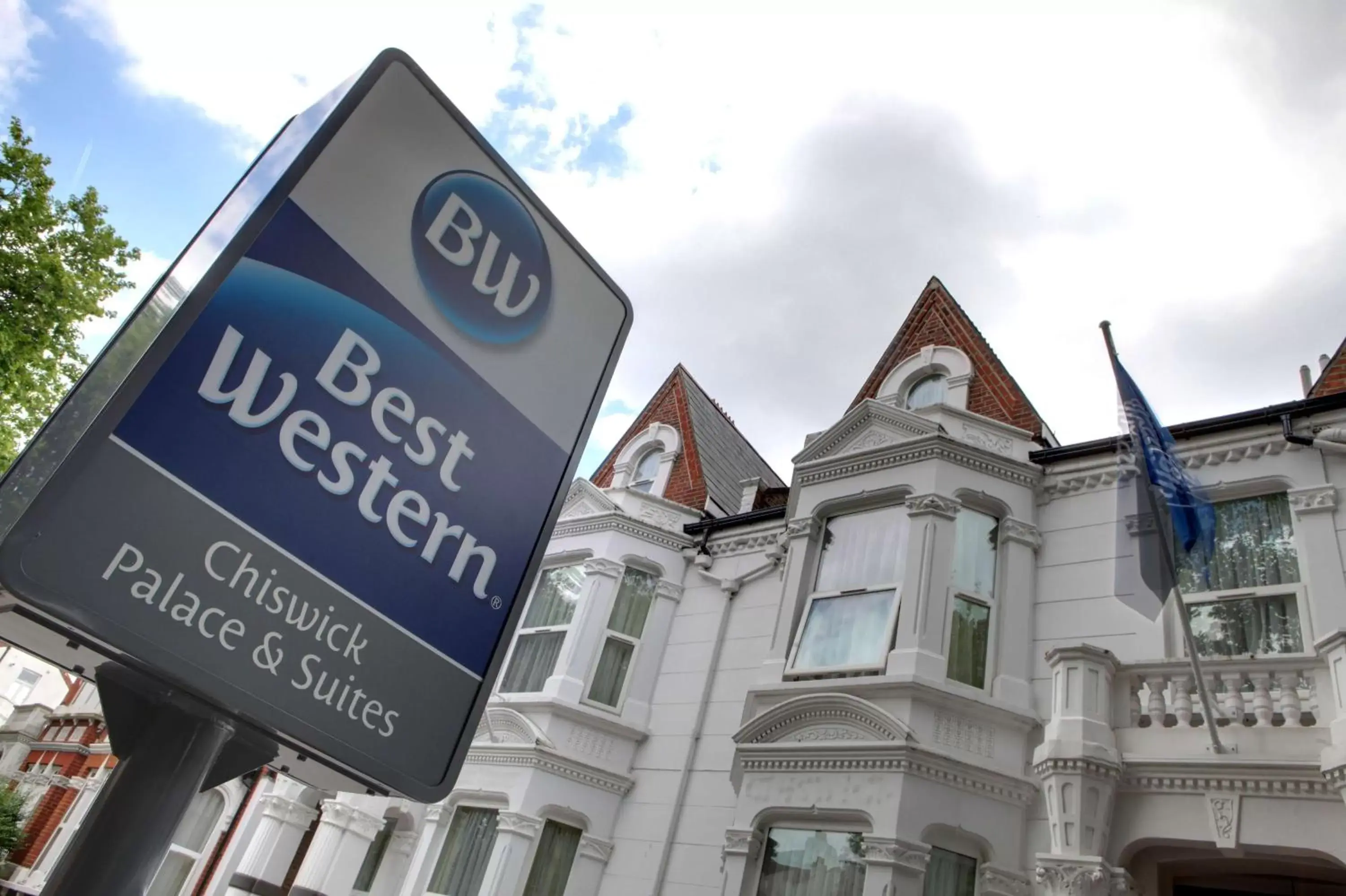 Property building in Best Western Chiswick Palace & Suites London