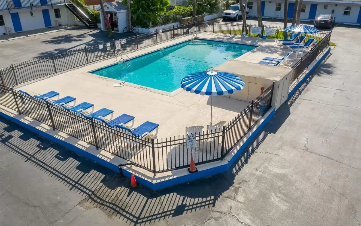 Pool View in Royal Palms Motel