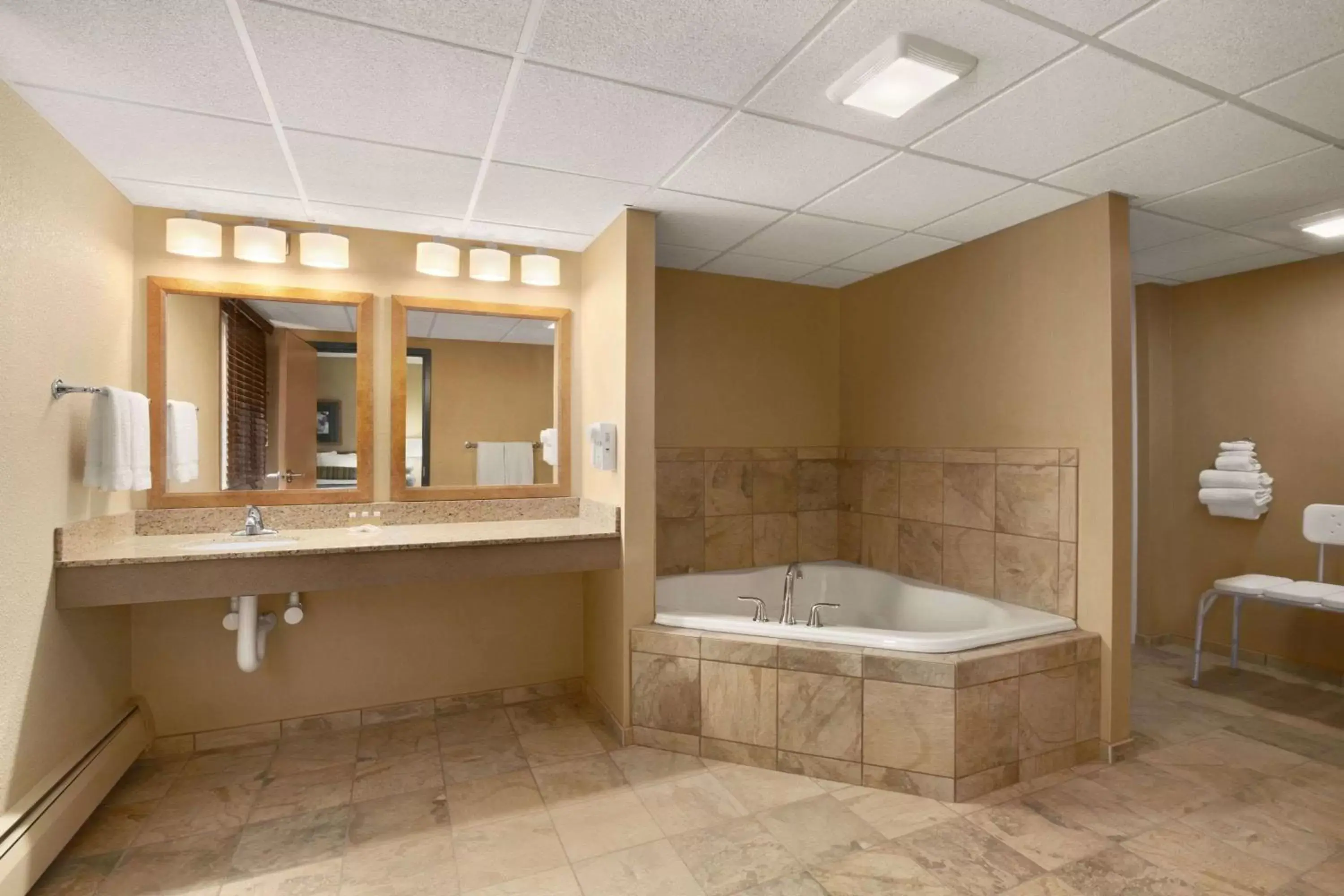 Photo of the whole room, Bathroom in Days Inn by Wyndham Helena