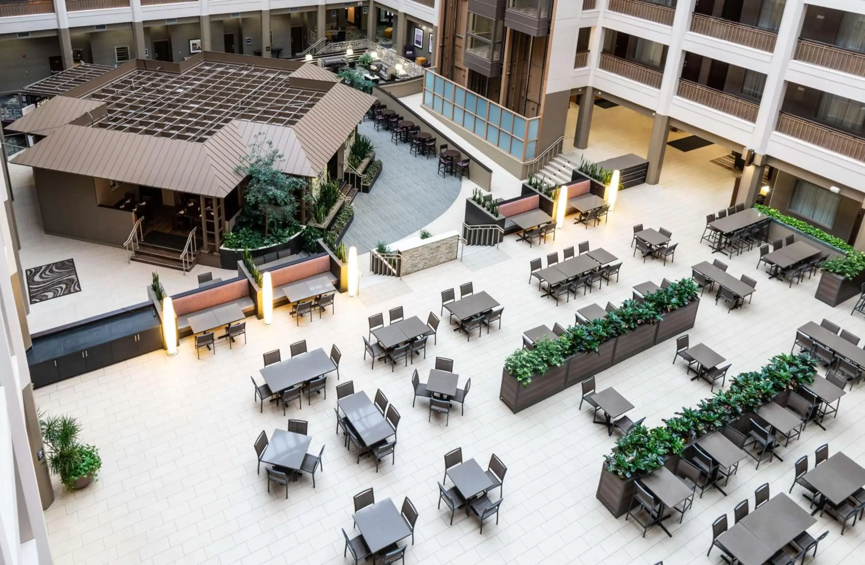 Lobby or reception, Bird's-eye View in Embassy Suites by Hilton Chicago North Shore Deerfield