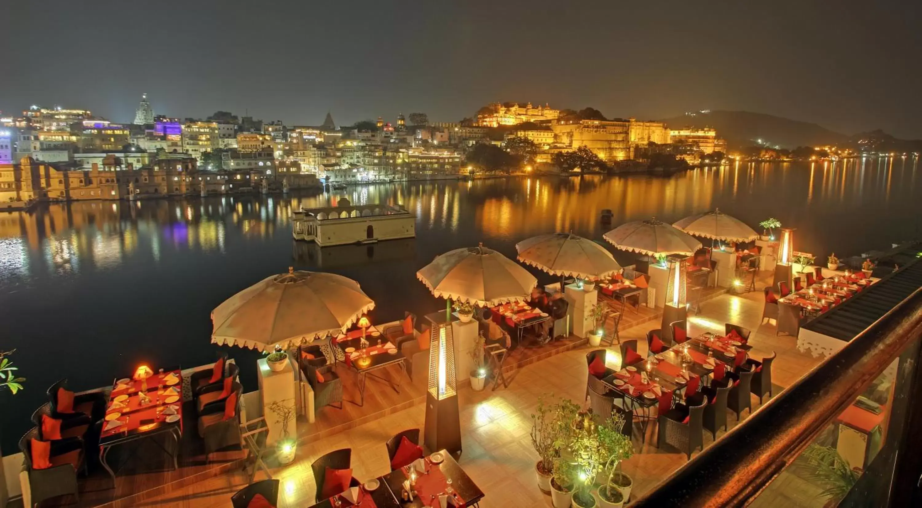 Restaurant/places to eat in Lake Pichola Hotel