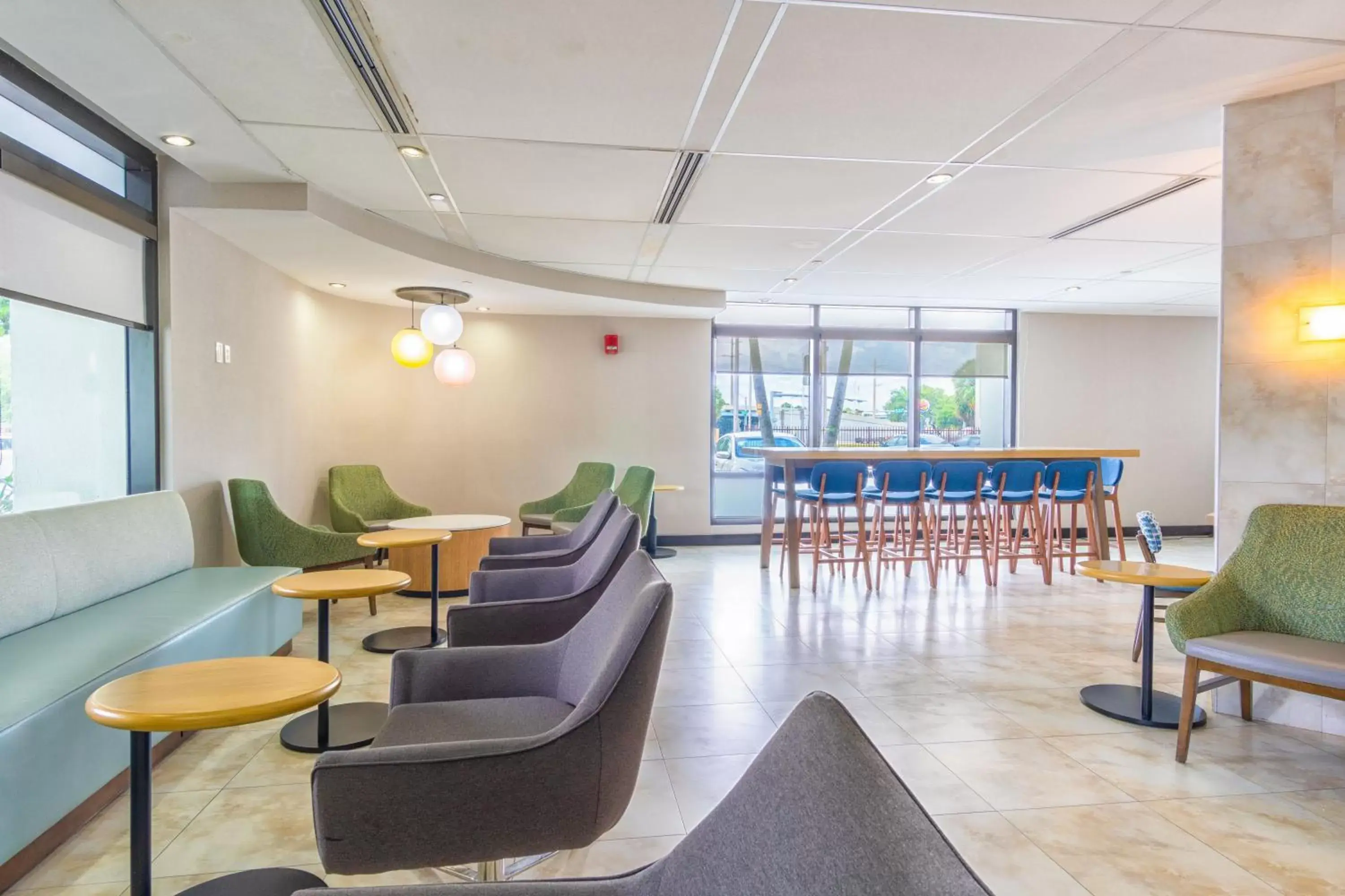 Property building, Lounge/Bar in Holiday Inn Miami International Airport, an IHG Hotel