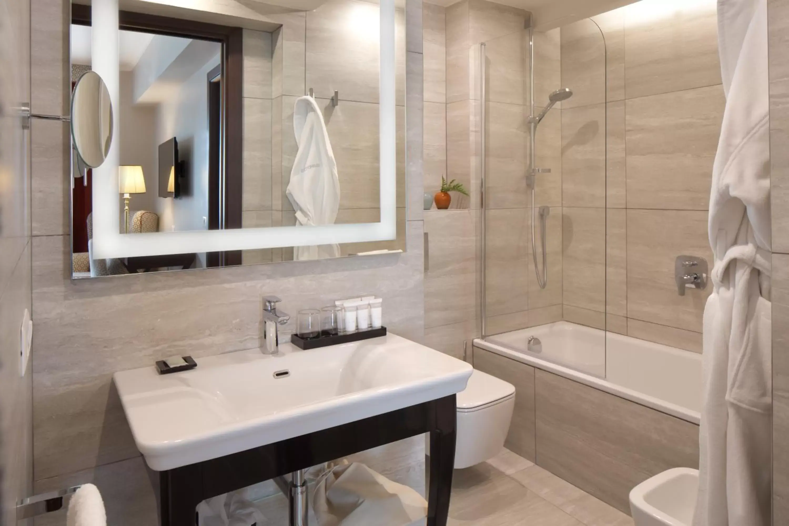 Shower, Bathroom in Starhotels Michelangelo Rome