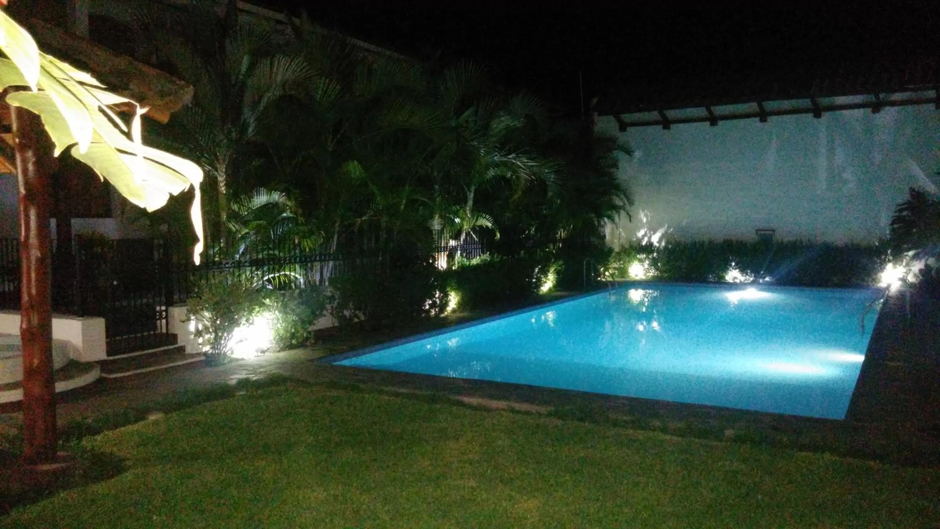 Swimming pool in Hotel Cacique Adiact