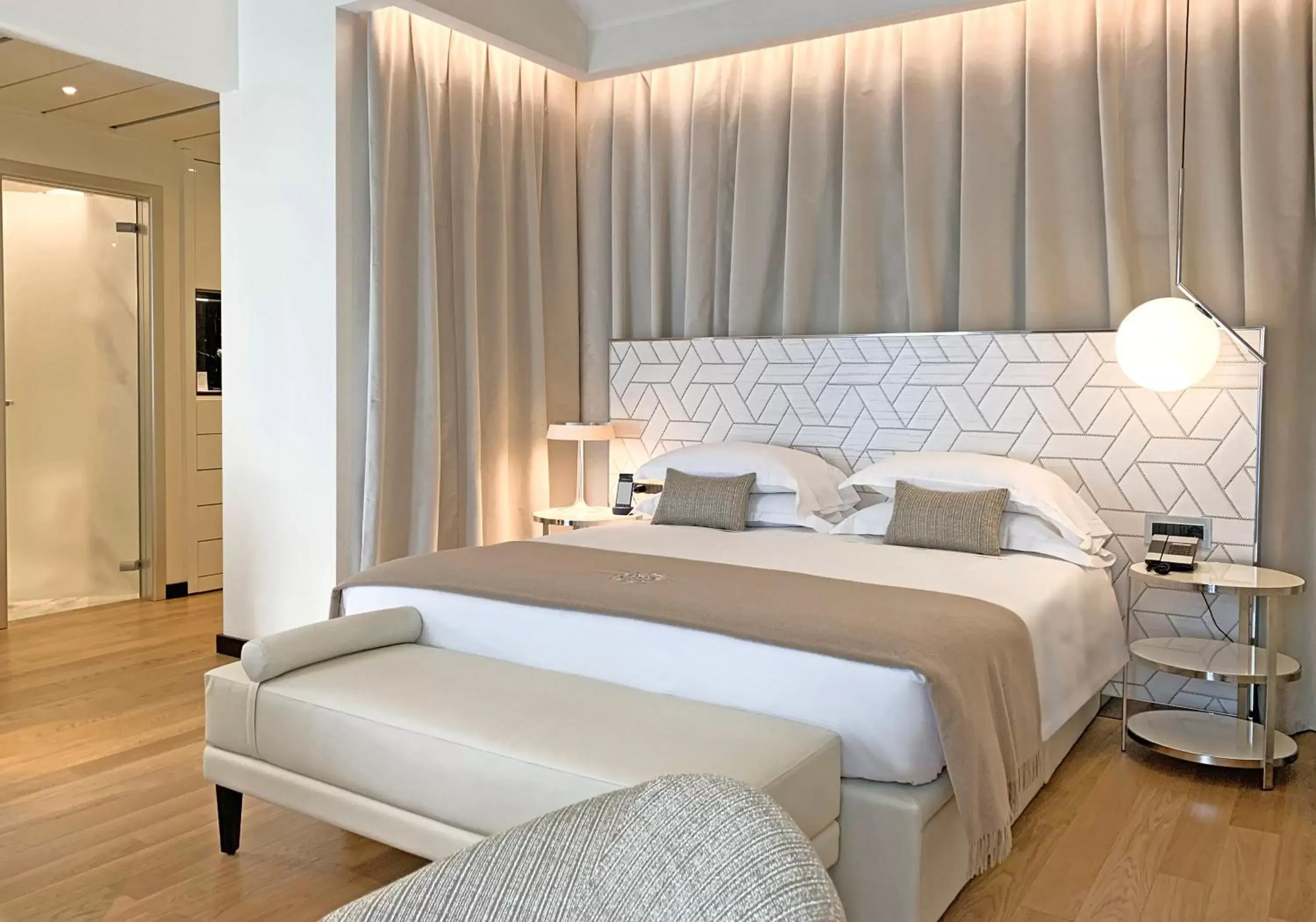 Bedroom, Bed in Rosa Grand Milano - Starhotels Collezione