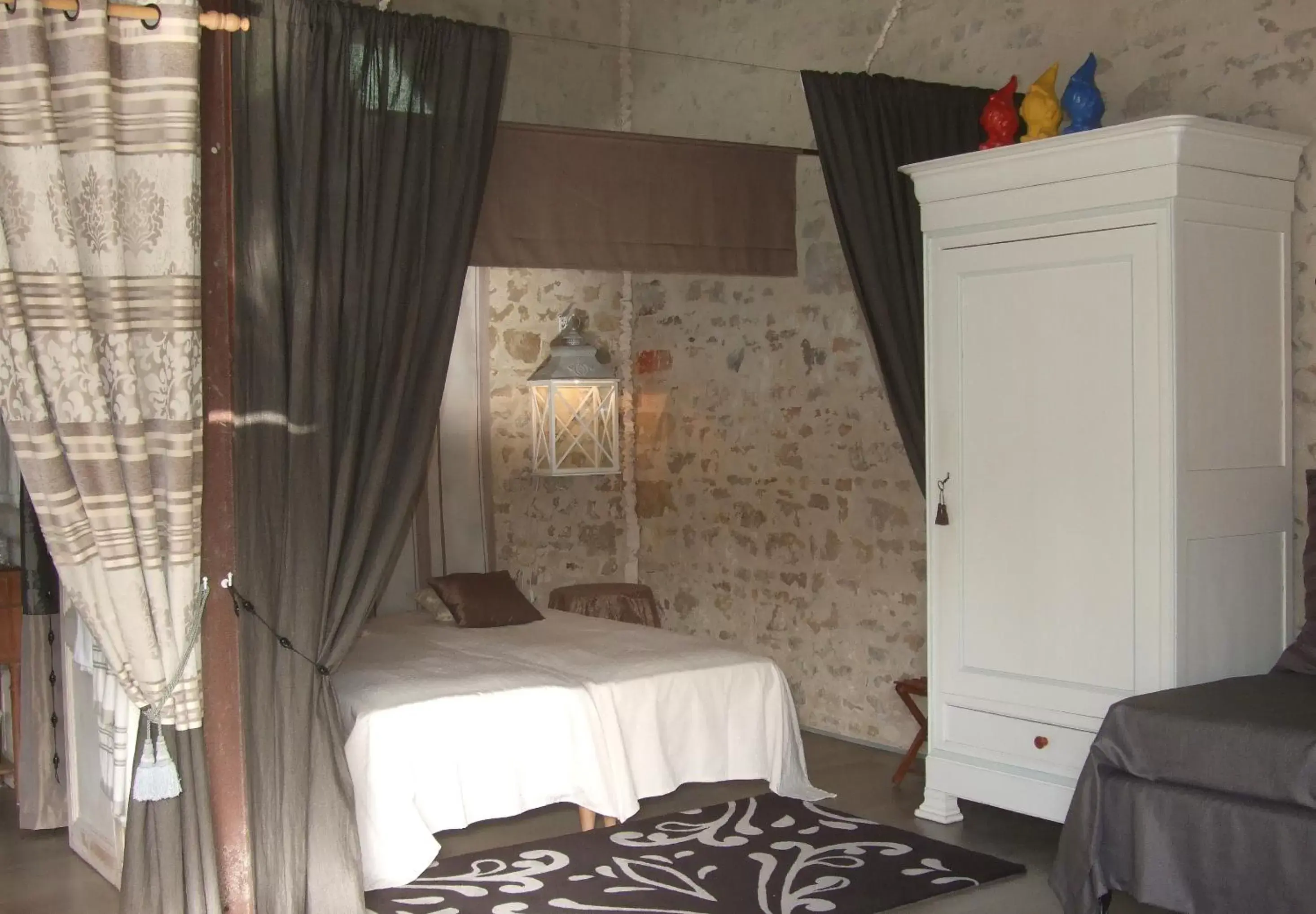 Photo of the whole room, Bed in La Maison Salée
