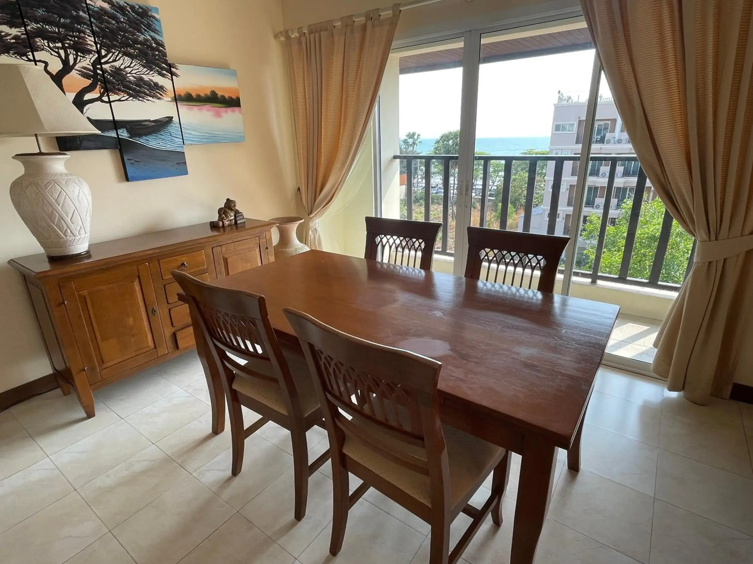 Dining Area in Jomtien Beach Residence