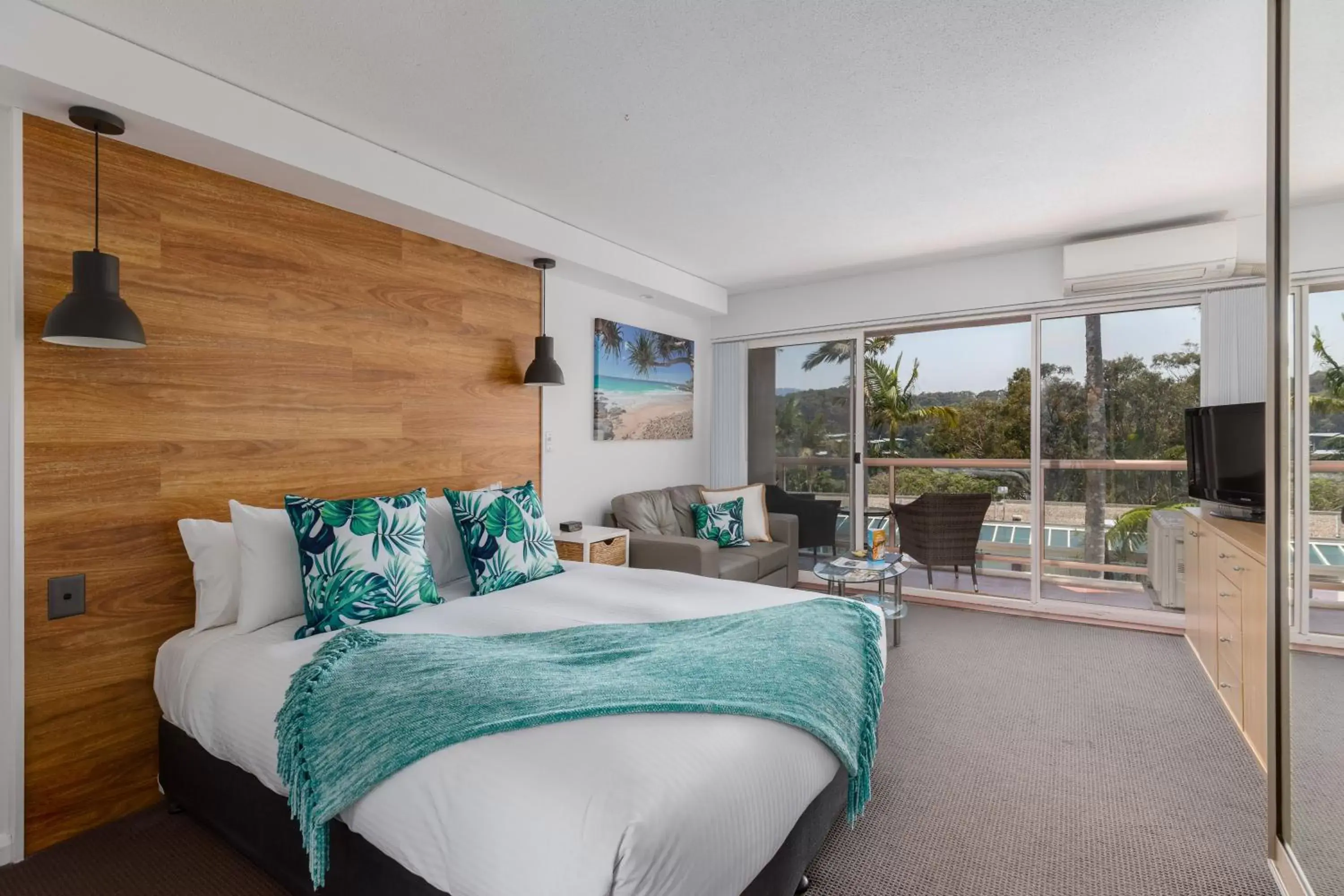 Bedroom, Bed in Charlesworth Bay Beach Resort