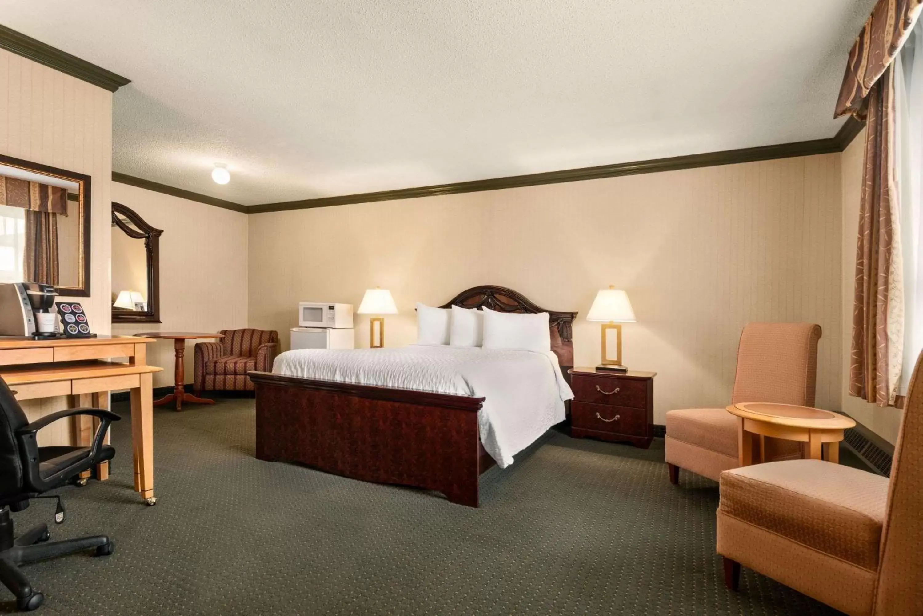 Photo of the whole room, Bed in Travelodge by Wyndham Dawson Creek