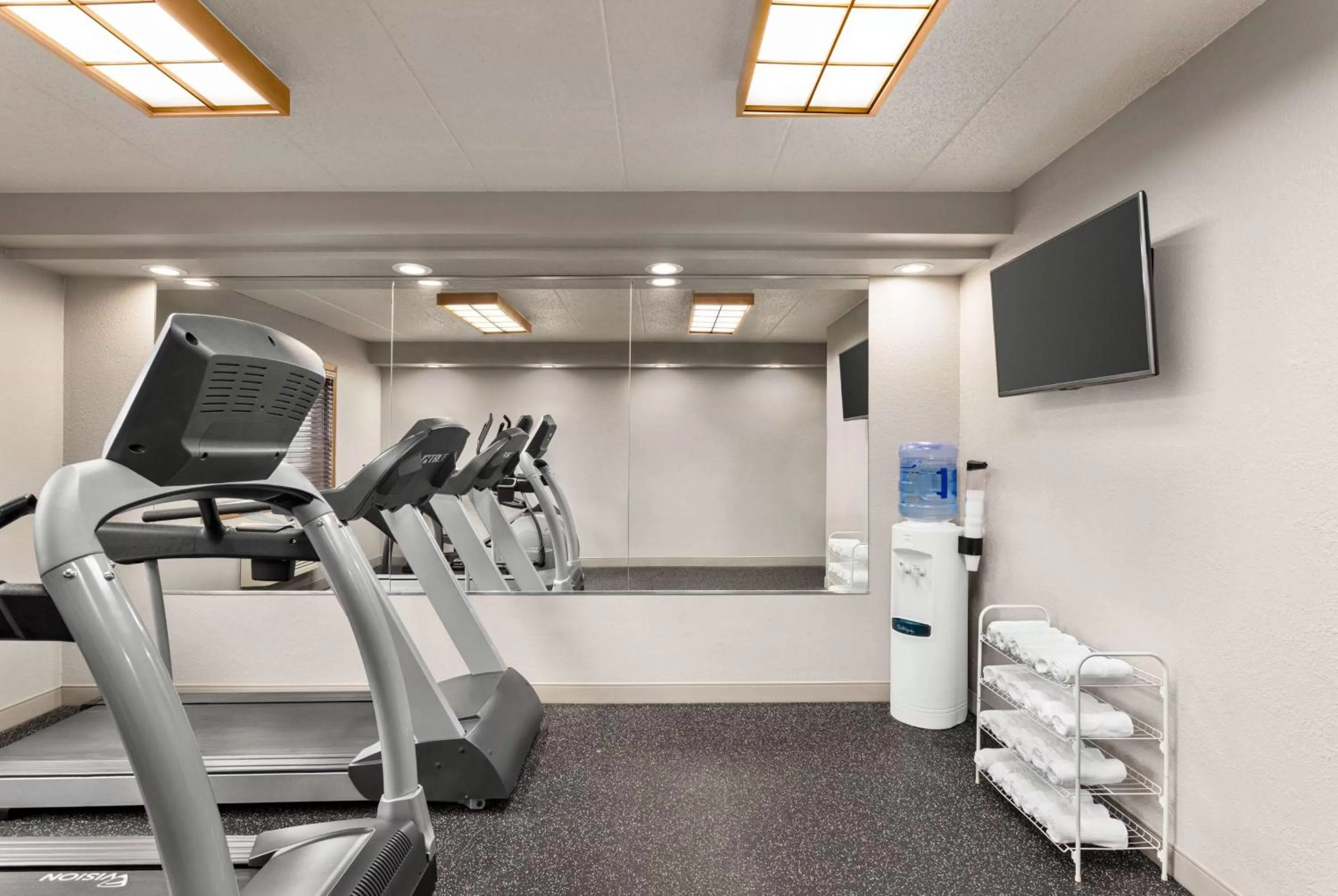 Fitness centre/facilities in AmericInn by Wyndham Bemidji