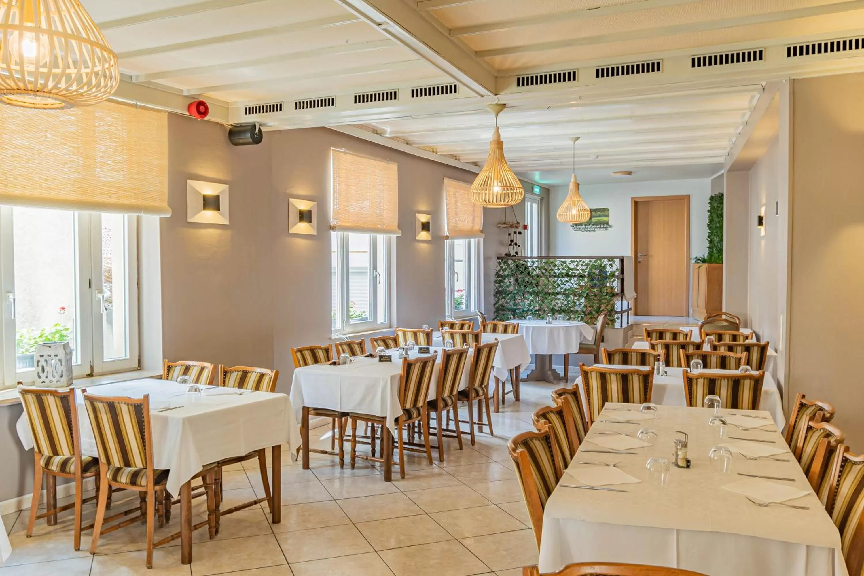 Restaurant/places to eat in Hôtel Le Petit Poète