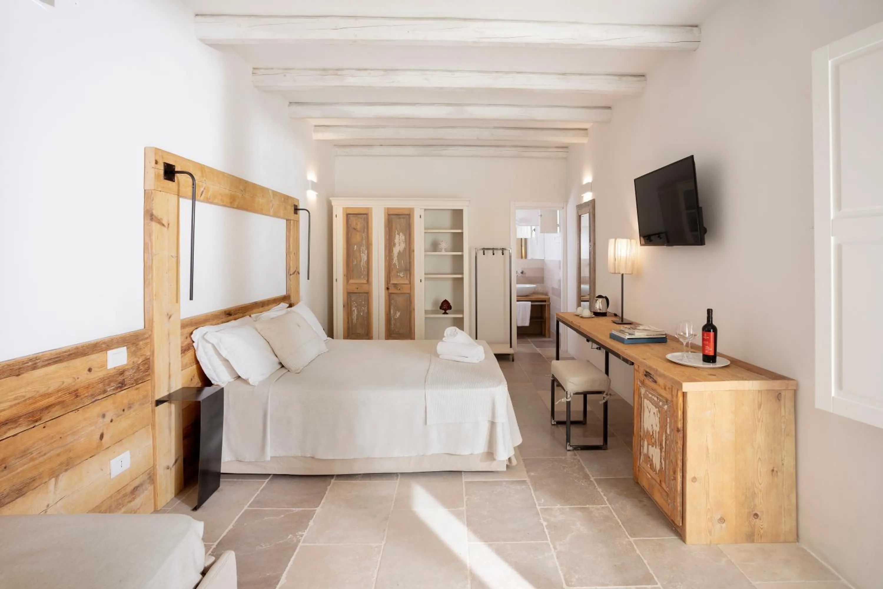 Photo of the whole room, Bed in Masseria Mongiò dell'Elefante
