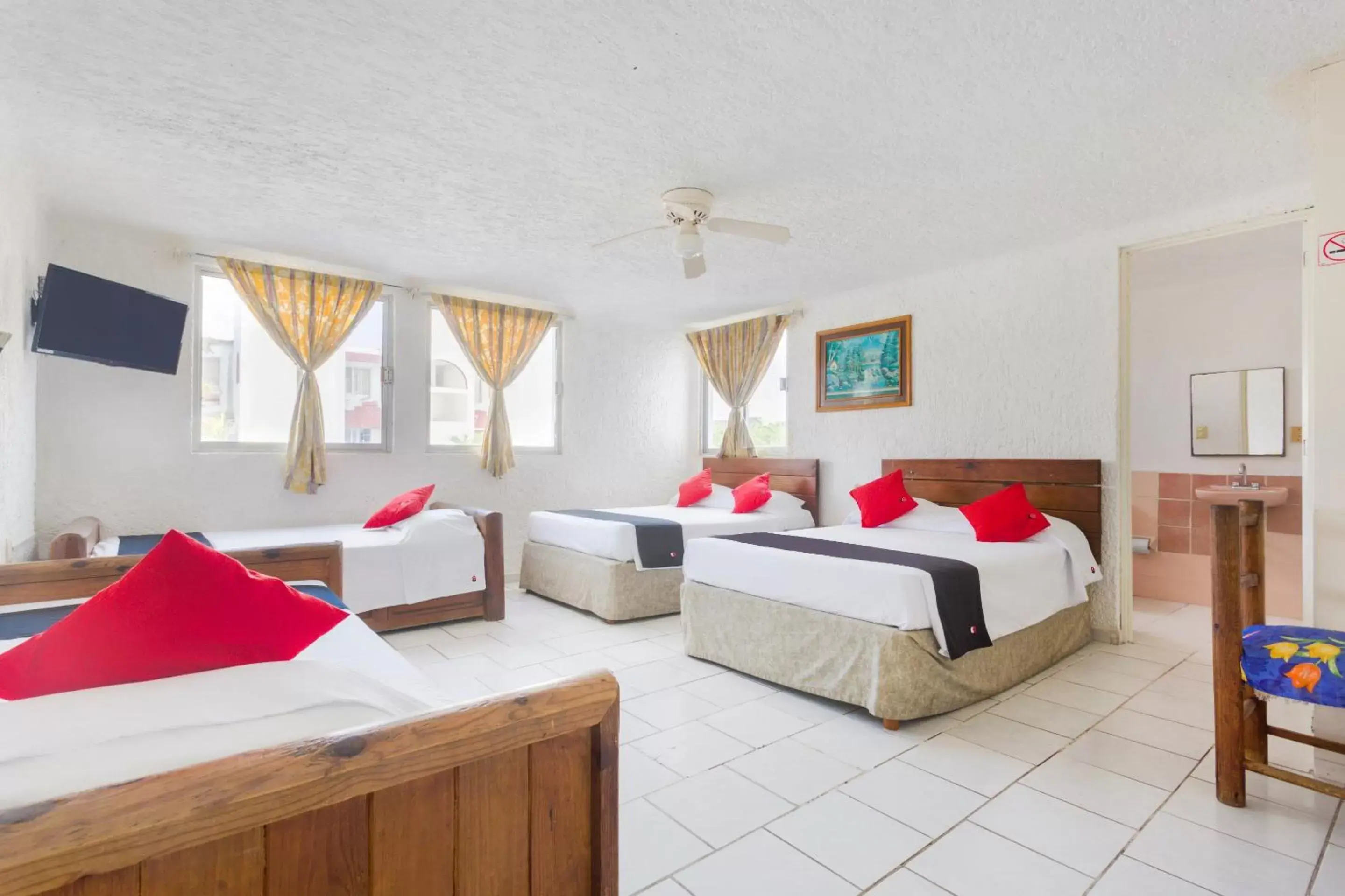 Bedroom in Capital O Farallon Inn, Cancún