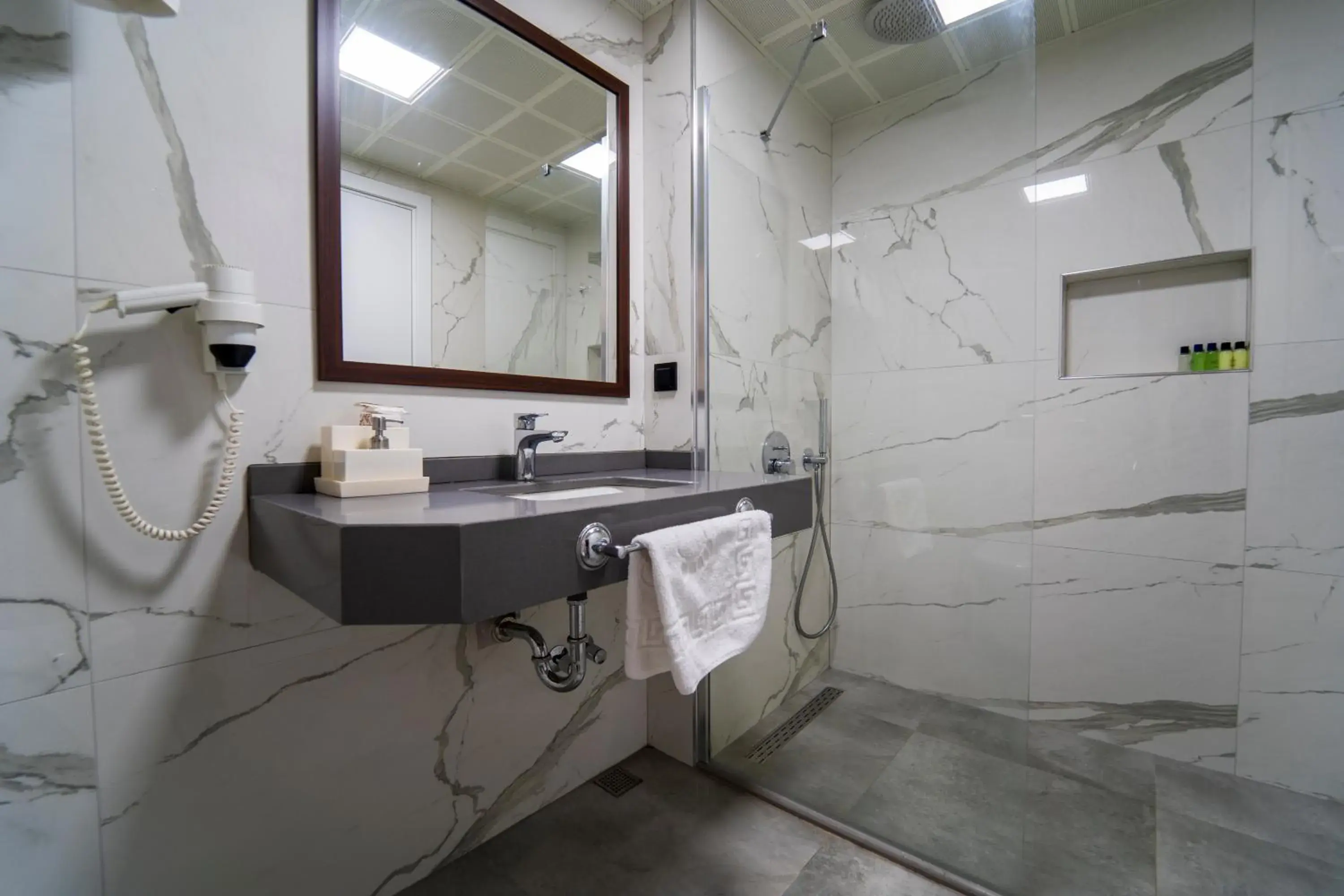 Shower, Bathroom in Belcehan Deluxe Hotel