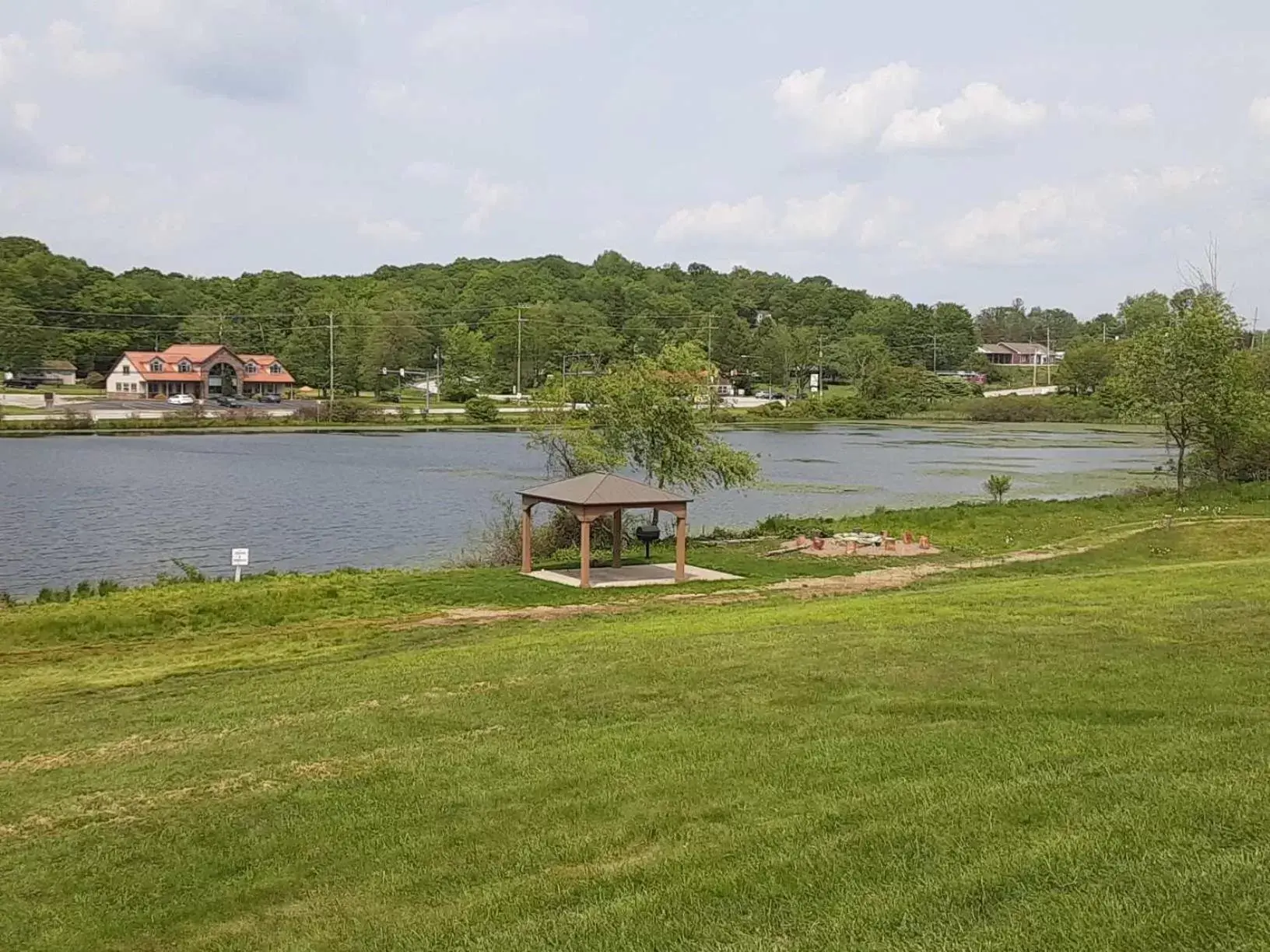 Lake view in The Lodge at Chalk Hill