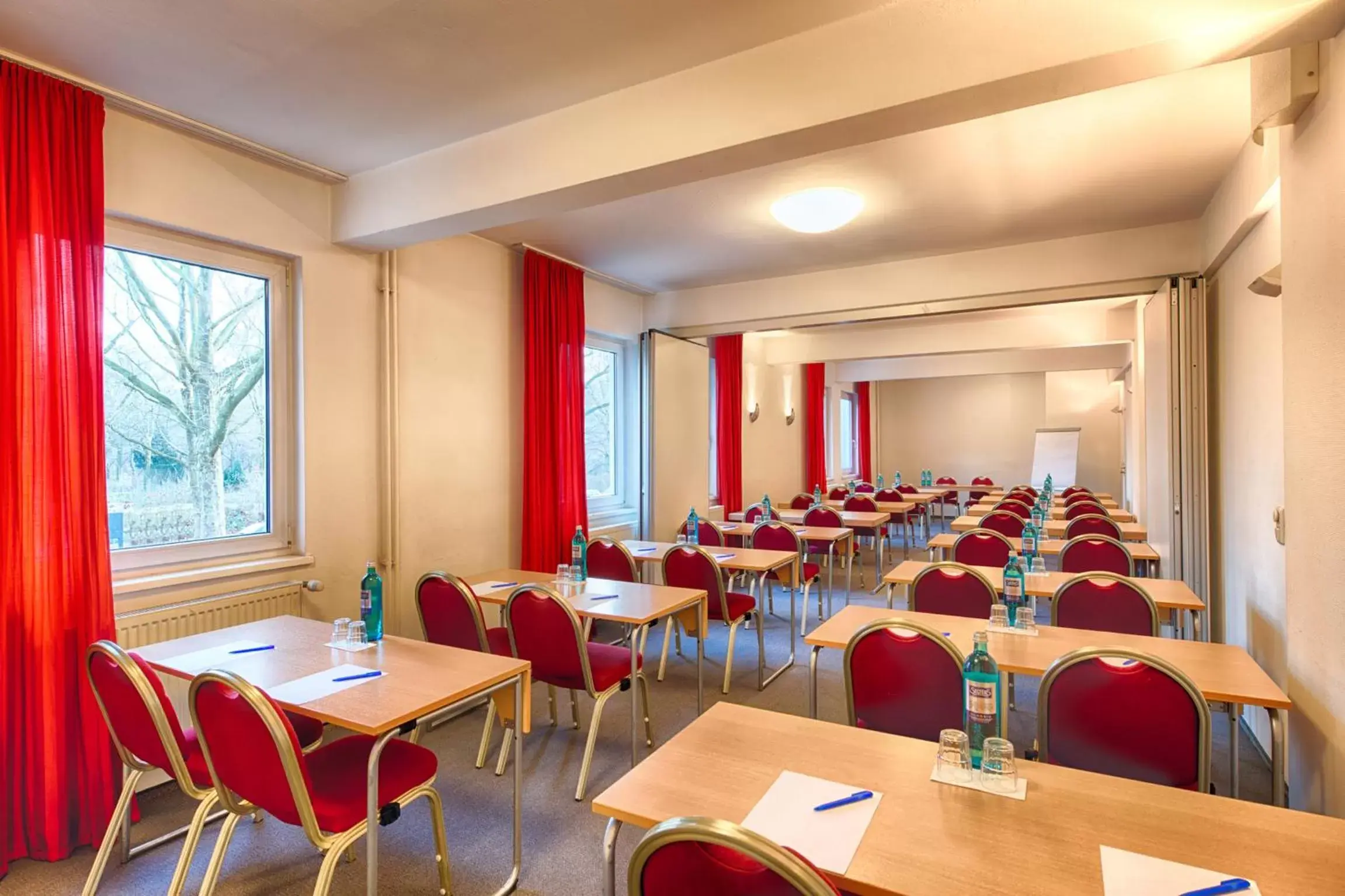 Meeting/conference room, Restaurant/Places to Eat in enjoy hotel Berlin City Messe