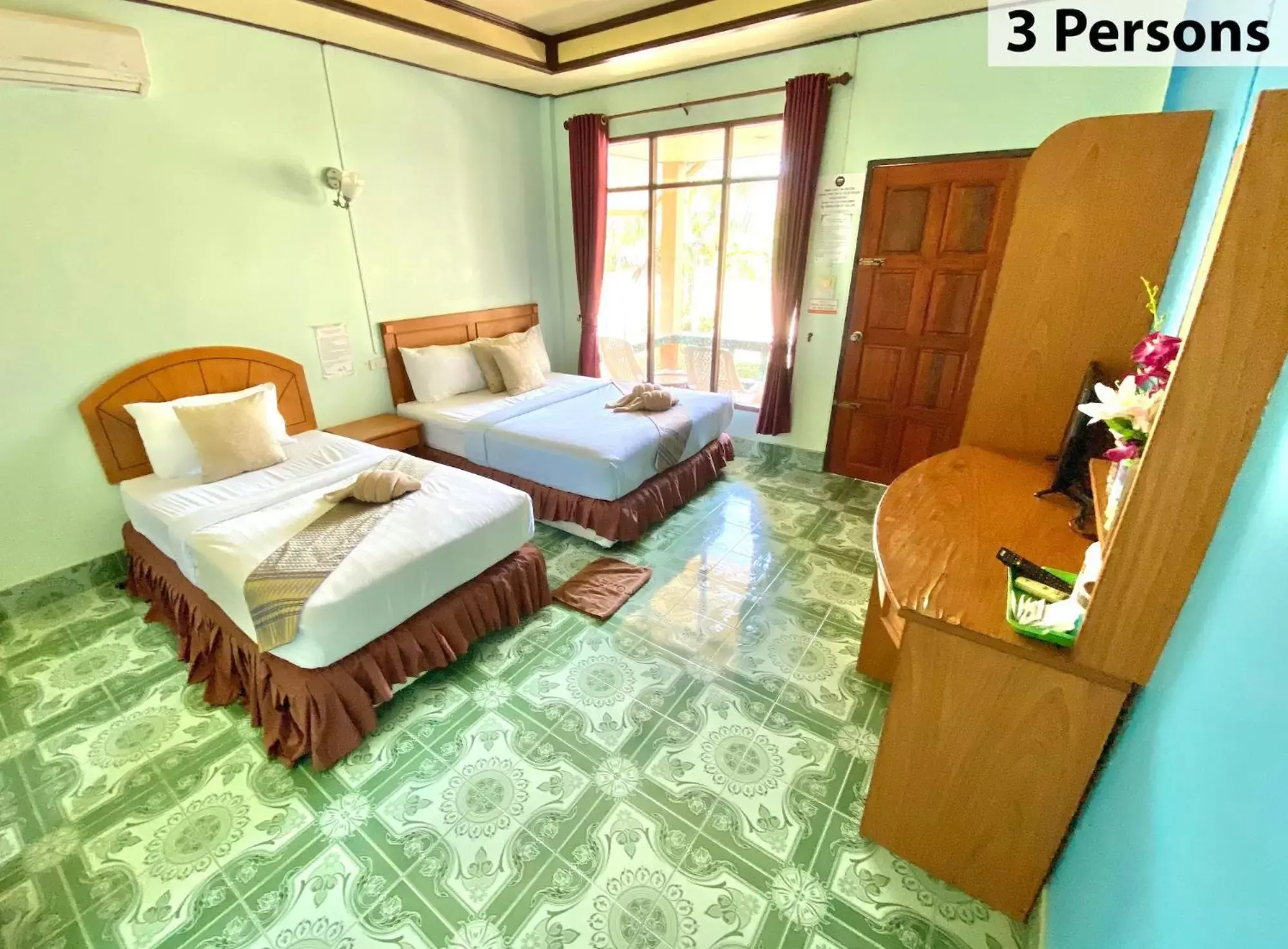 Photo of the whole room in Lanta Emerald Bungalow