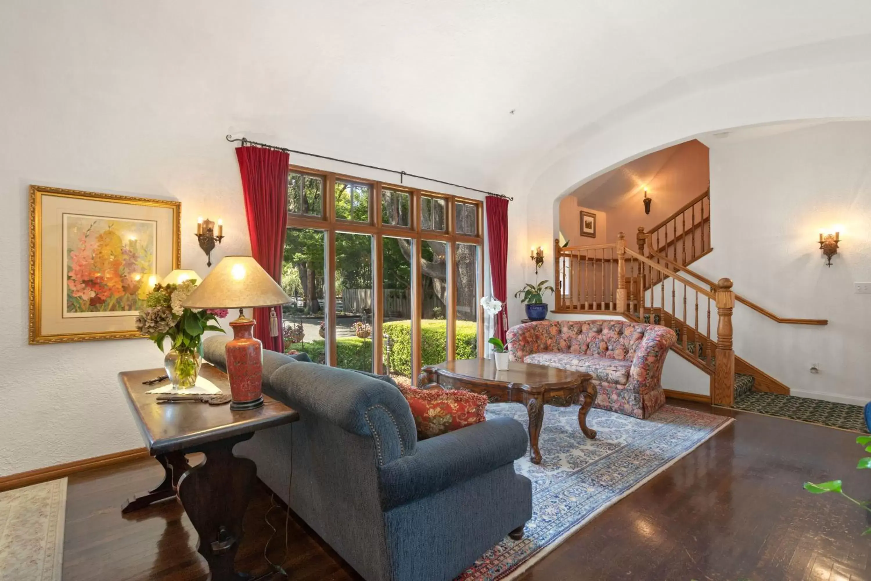 Communal lounge/ TV room, Seating Area in Candlelight Inn Napa Valley