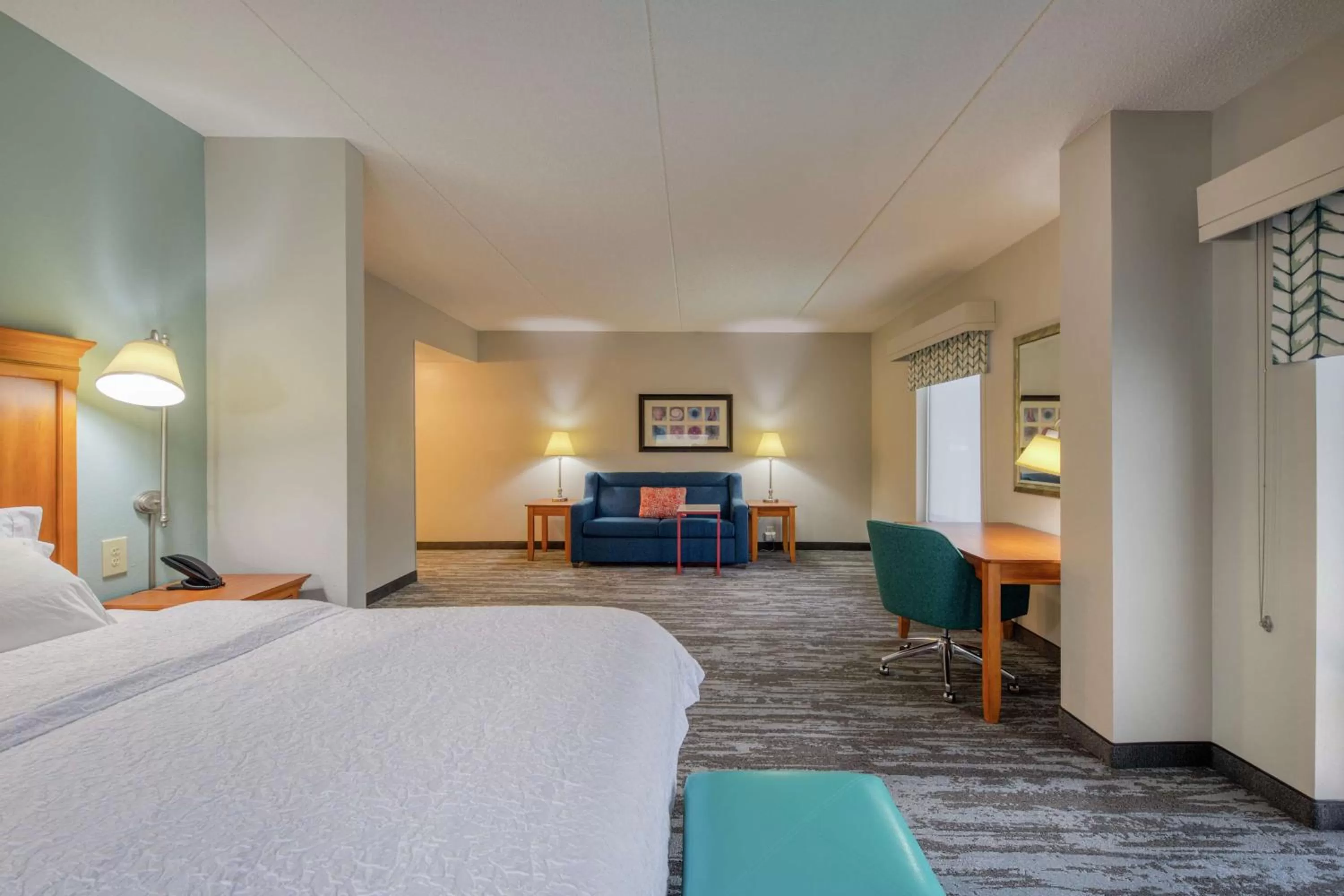 Bedroom, Bed in Hampton Inn Wilmington University Area