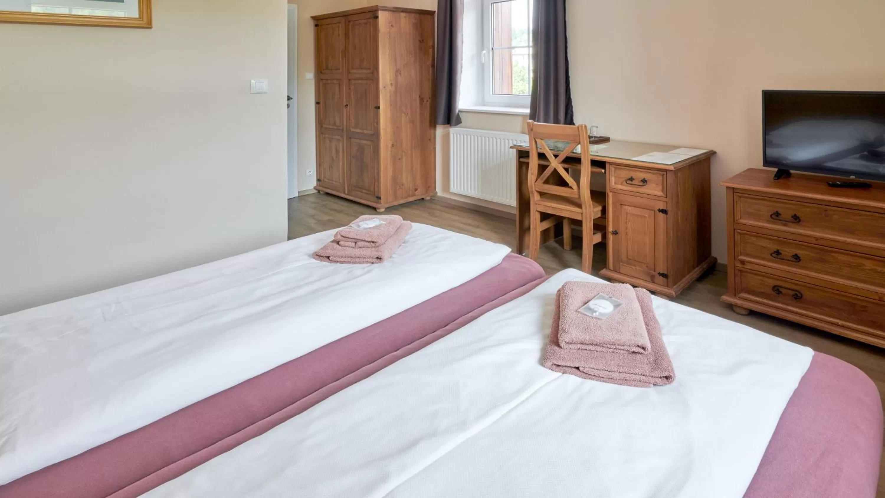 Property building, Bed in Relax hotel Valaška