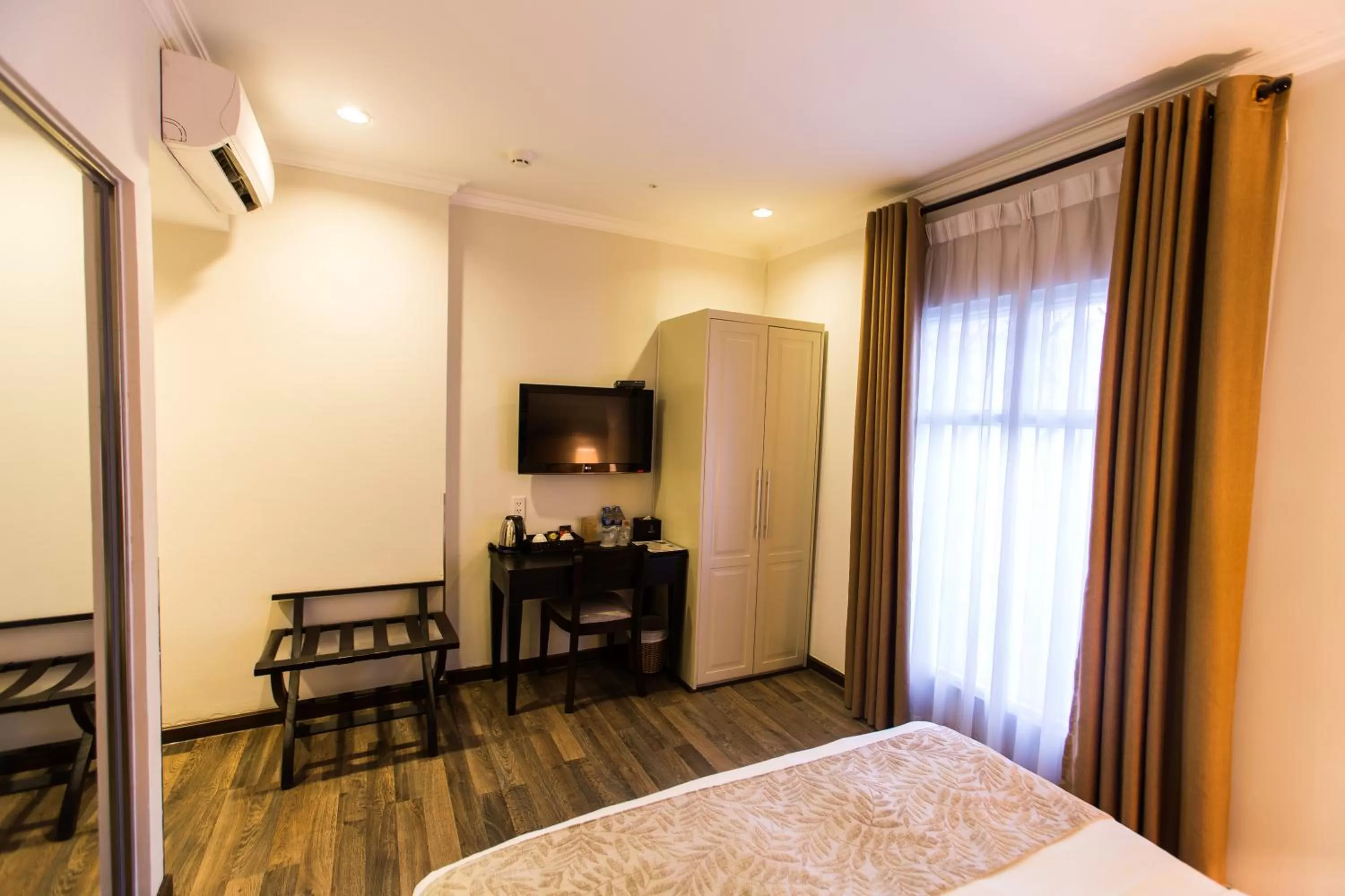 Area and facilities in The Alcove Library Hotel