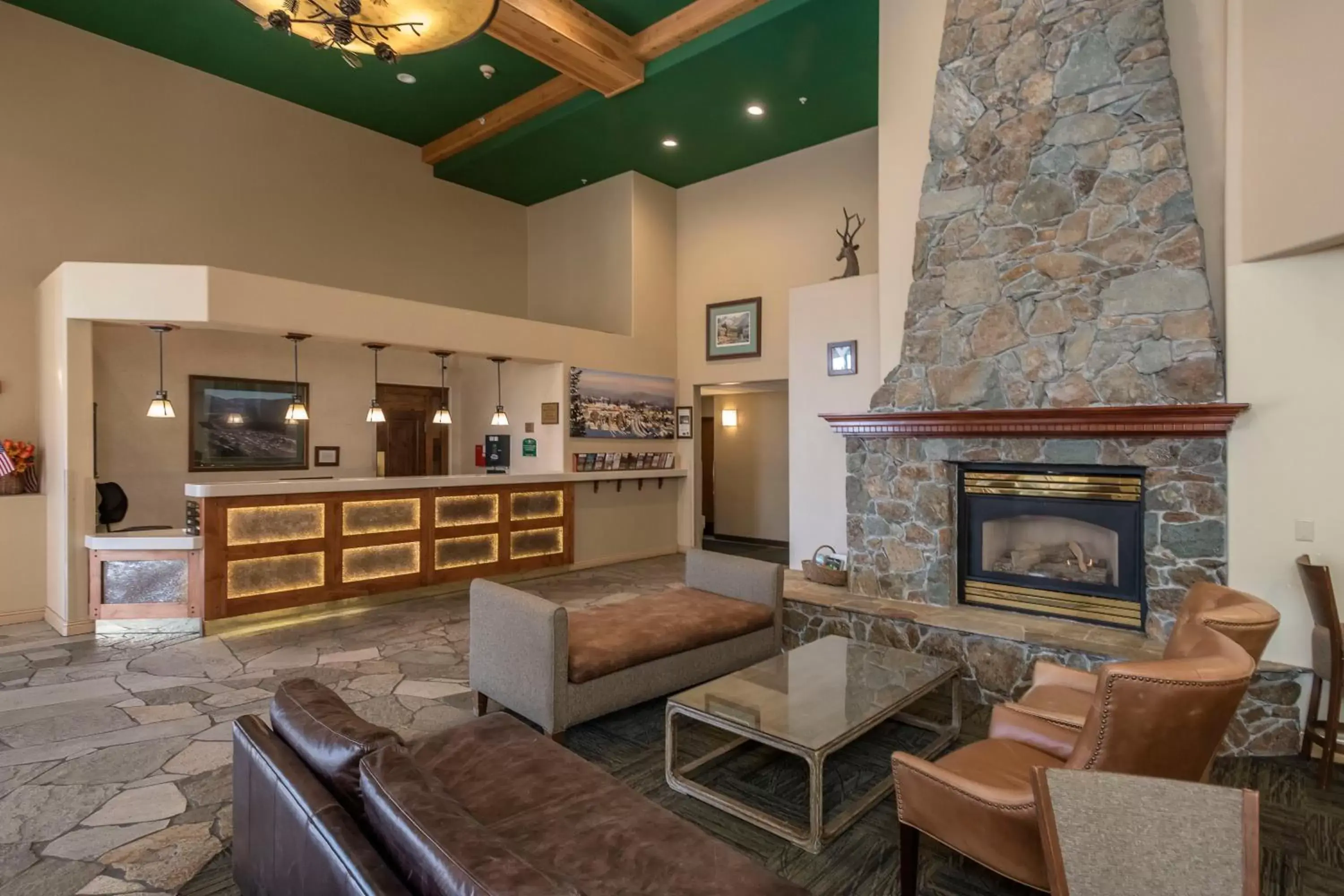 Lounge/Bar in Truckee Donner Lodge