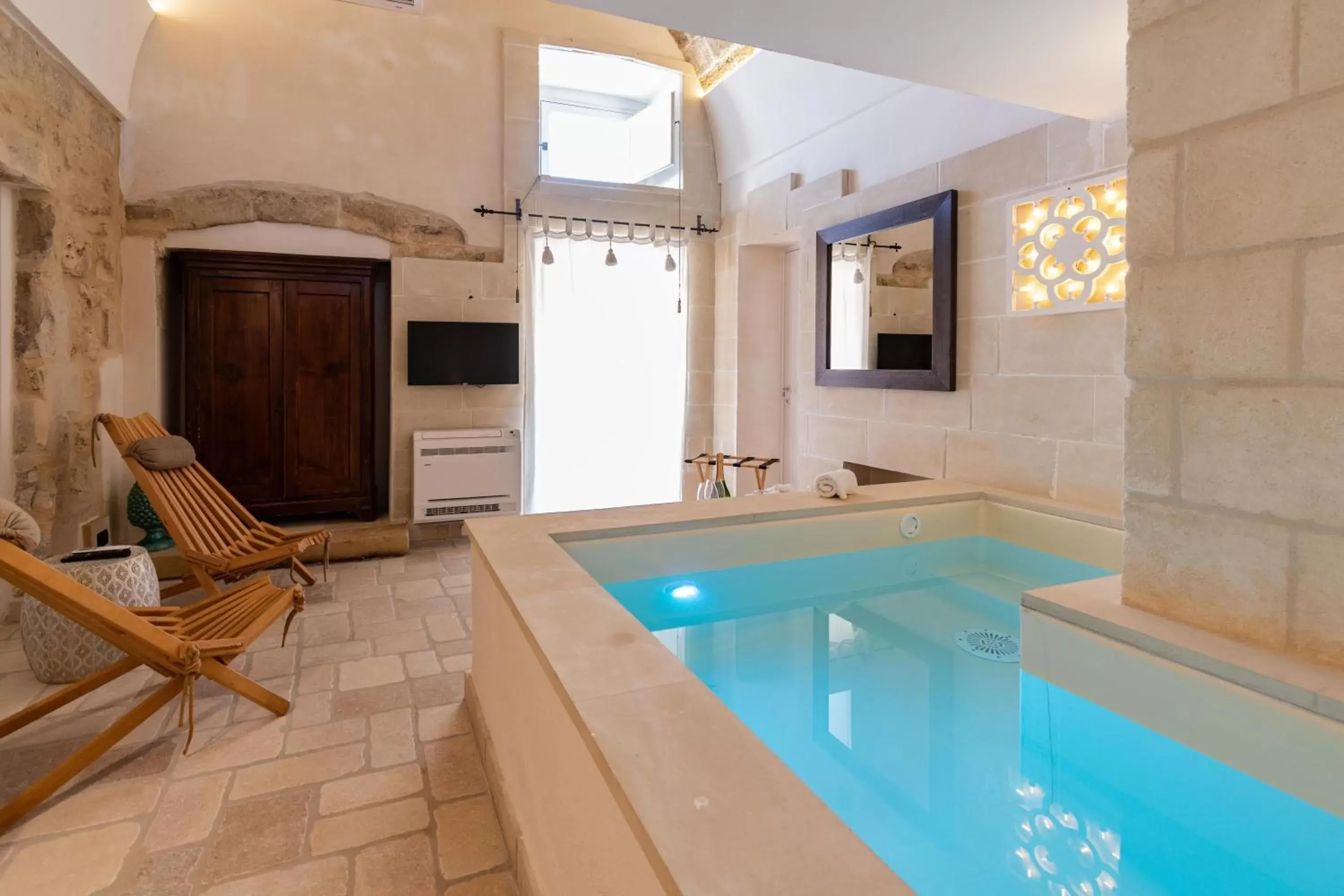 Photo of the whole room, Swimming Pool in Masseria dei Monaci