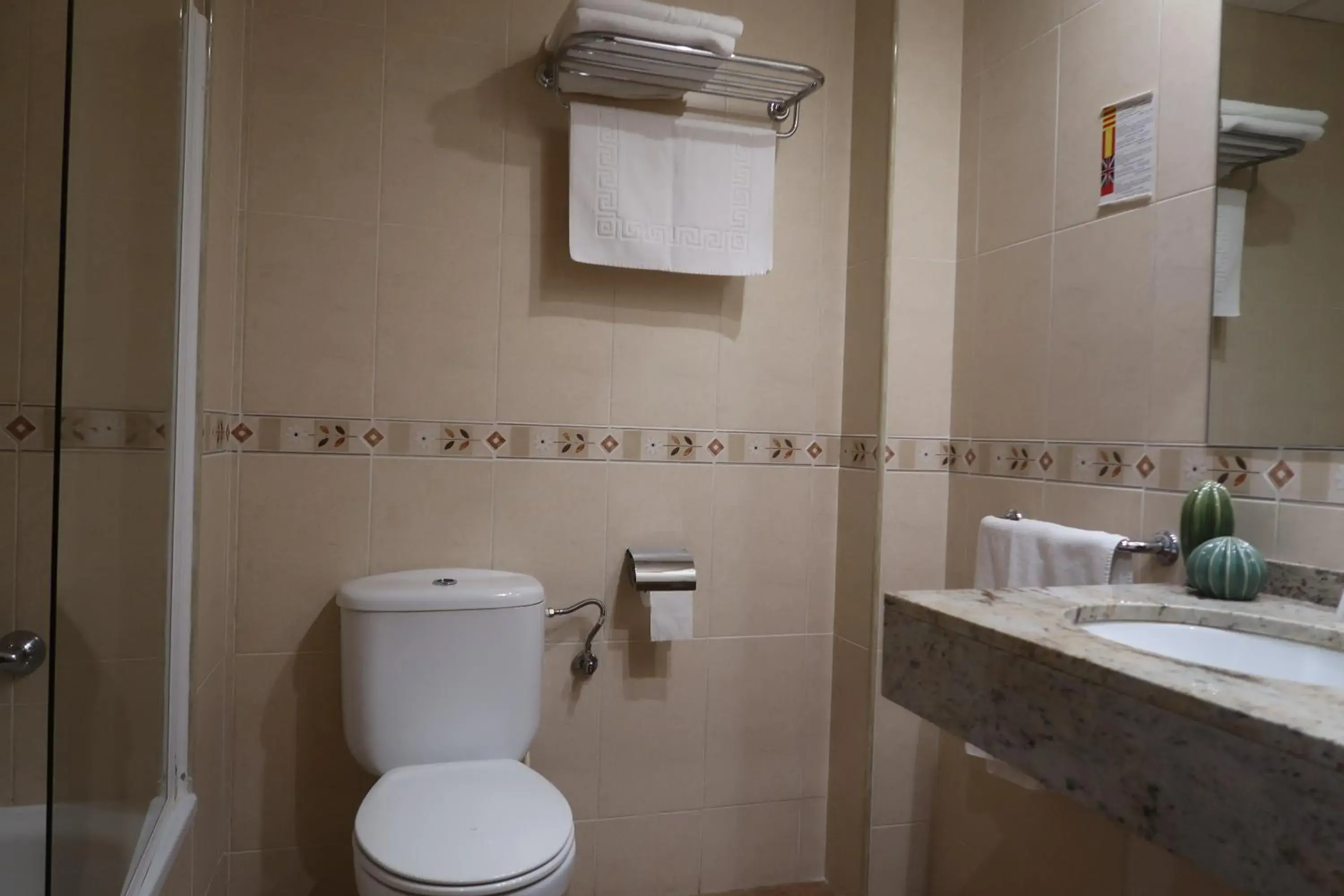 Bathroom in El Cami Hotel