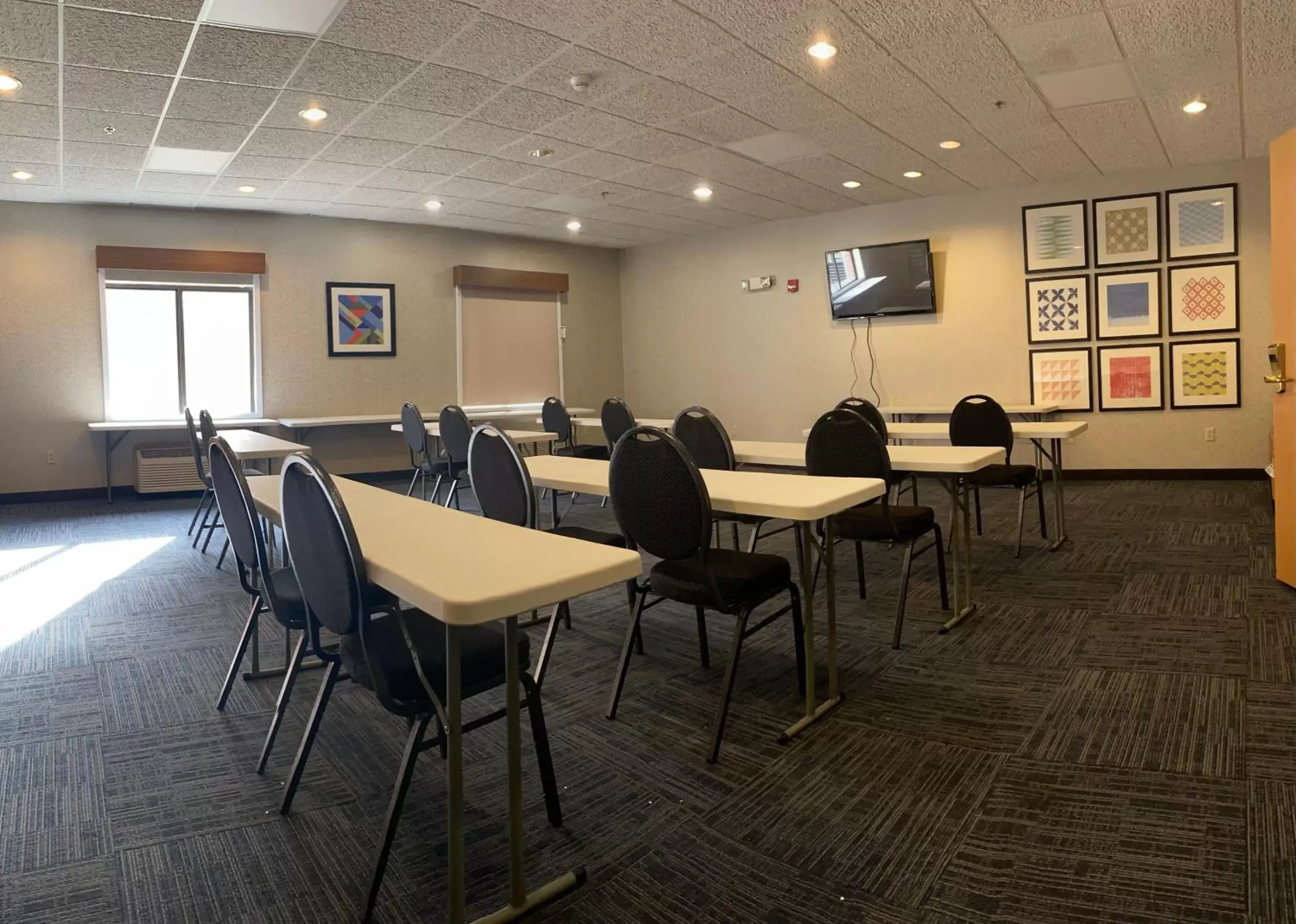 Meeting/conference room in Holiday Inn Express Hotel & Suites Logansport, an IHG Hotel