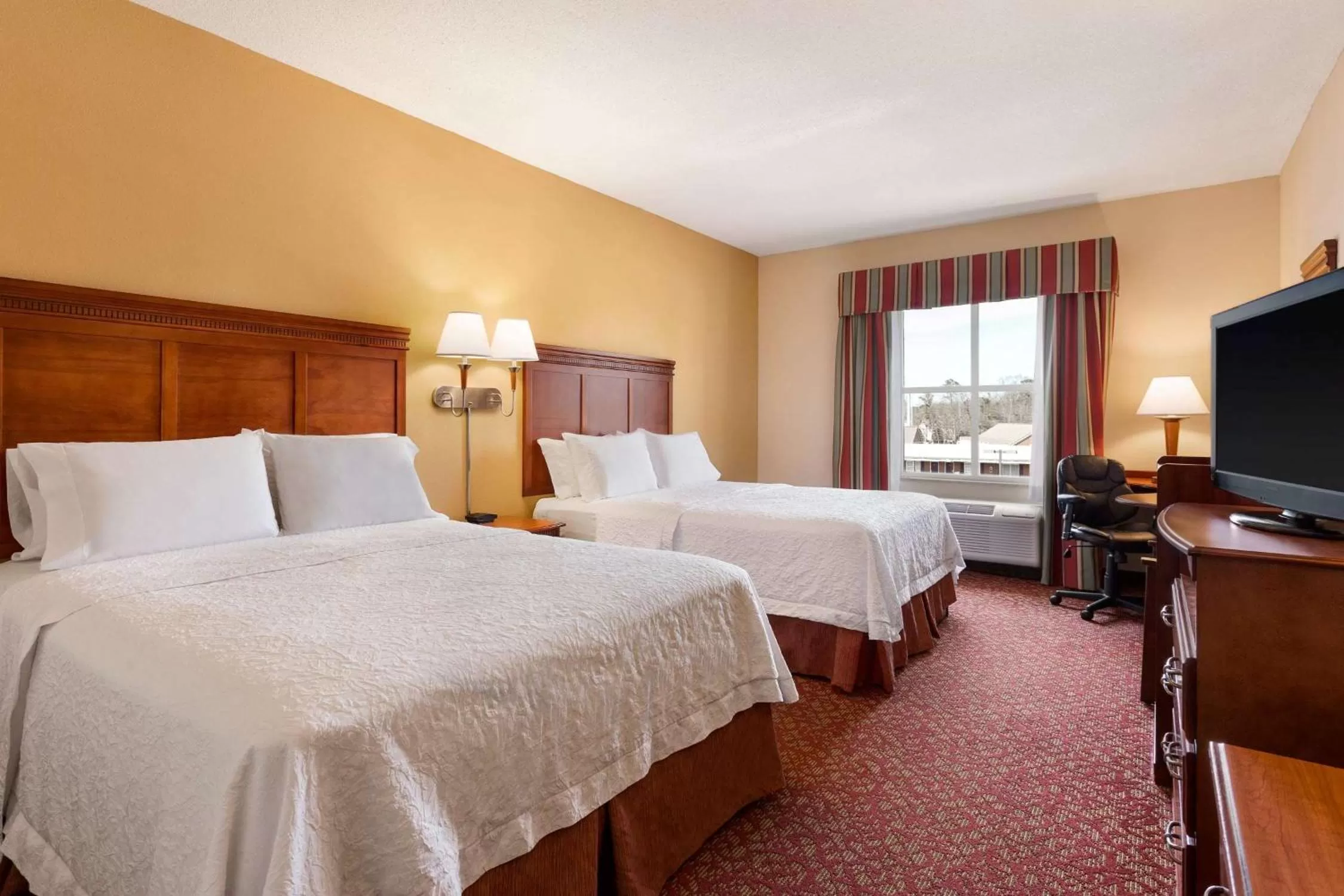 Bed in Hampton Inn & Suites Williamsburg Historic District