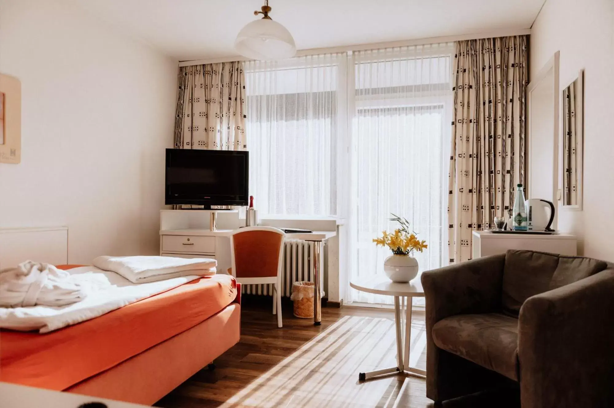 Photo of the whole room, Seating Area in Parkhotel Weber-Müller