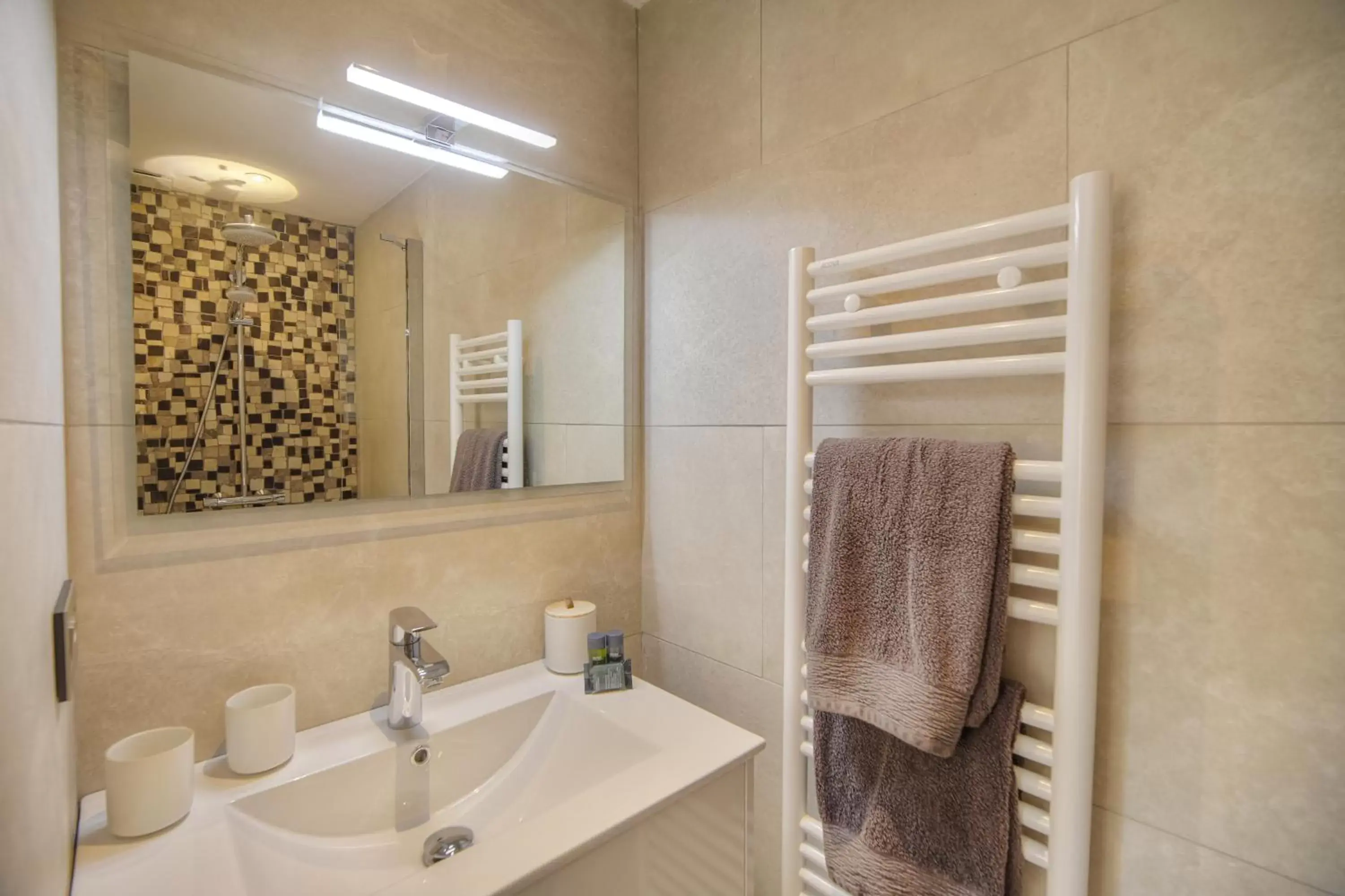 Bathroom in Le Refuge - Gigaro Lodges