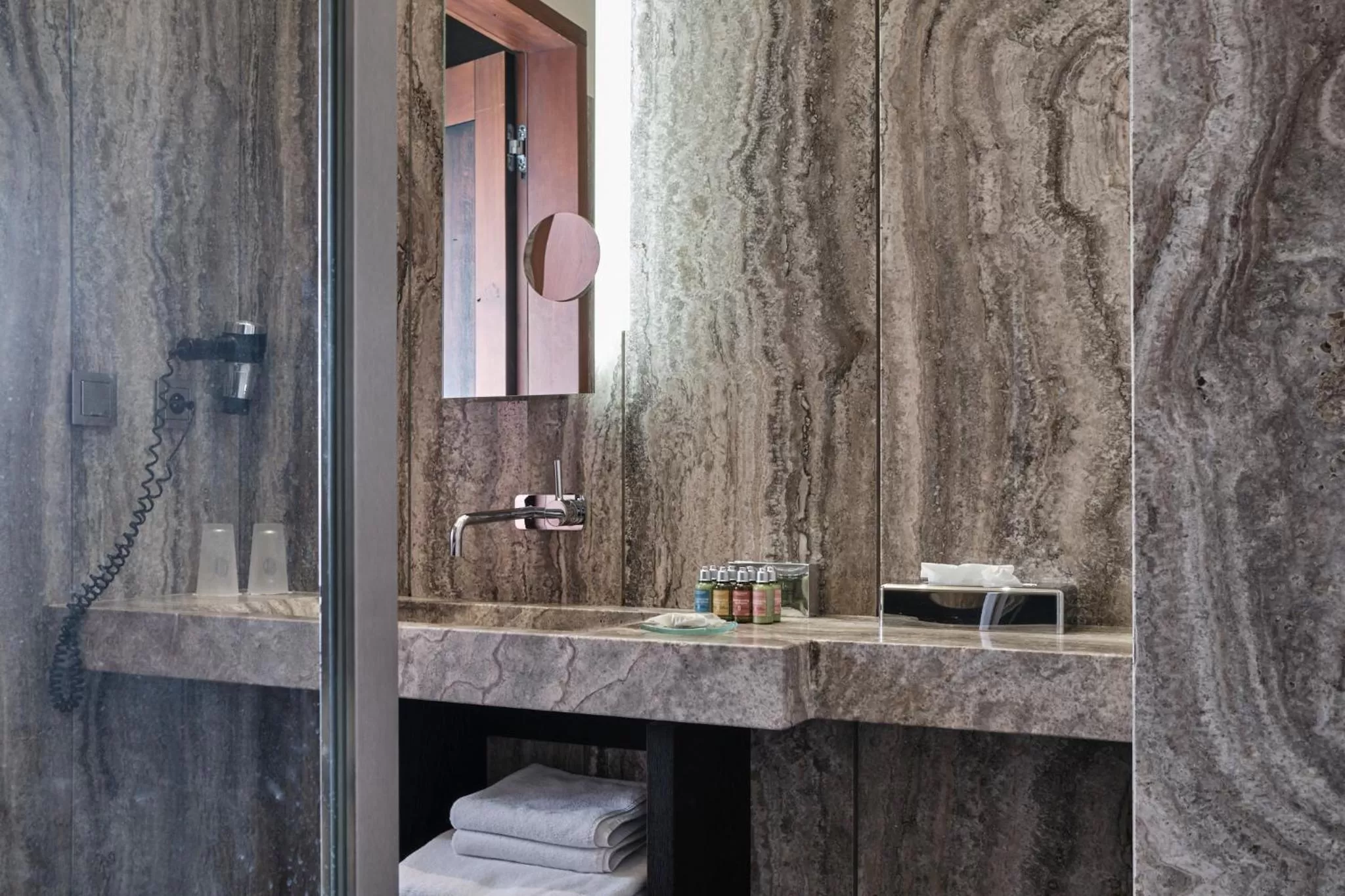 Bathroom in Hotel Monopol