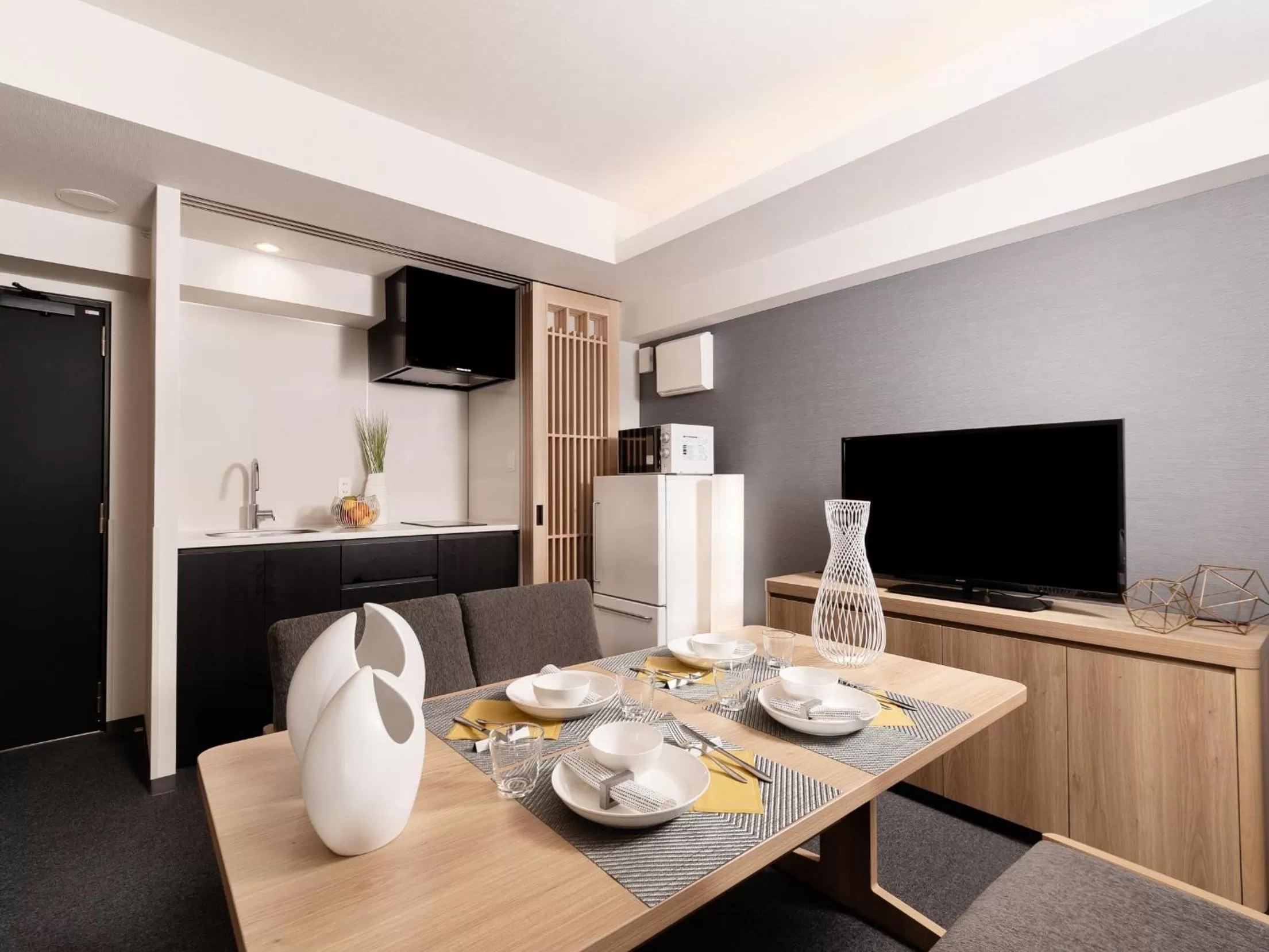 Connecting Japanese Apartments For 9 in MIMARU KYOTO NISHINOTOIN TAKATSUJI