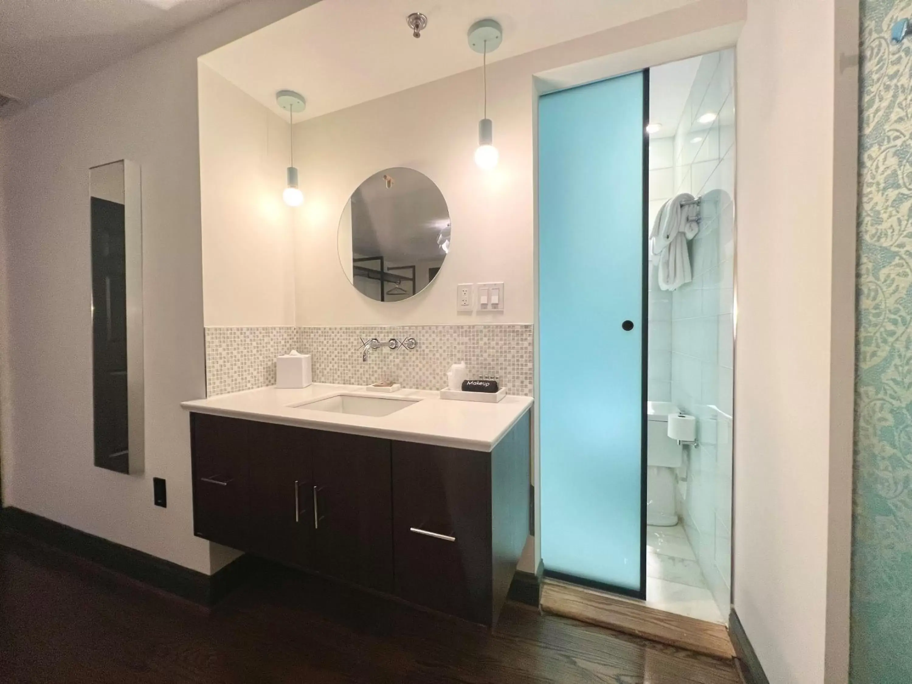 Bathroom in The Poppy Georgetown Guesthouse and Gardens Bathroom in The Poppy Georgetown Guesthouse and Gardens