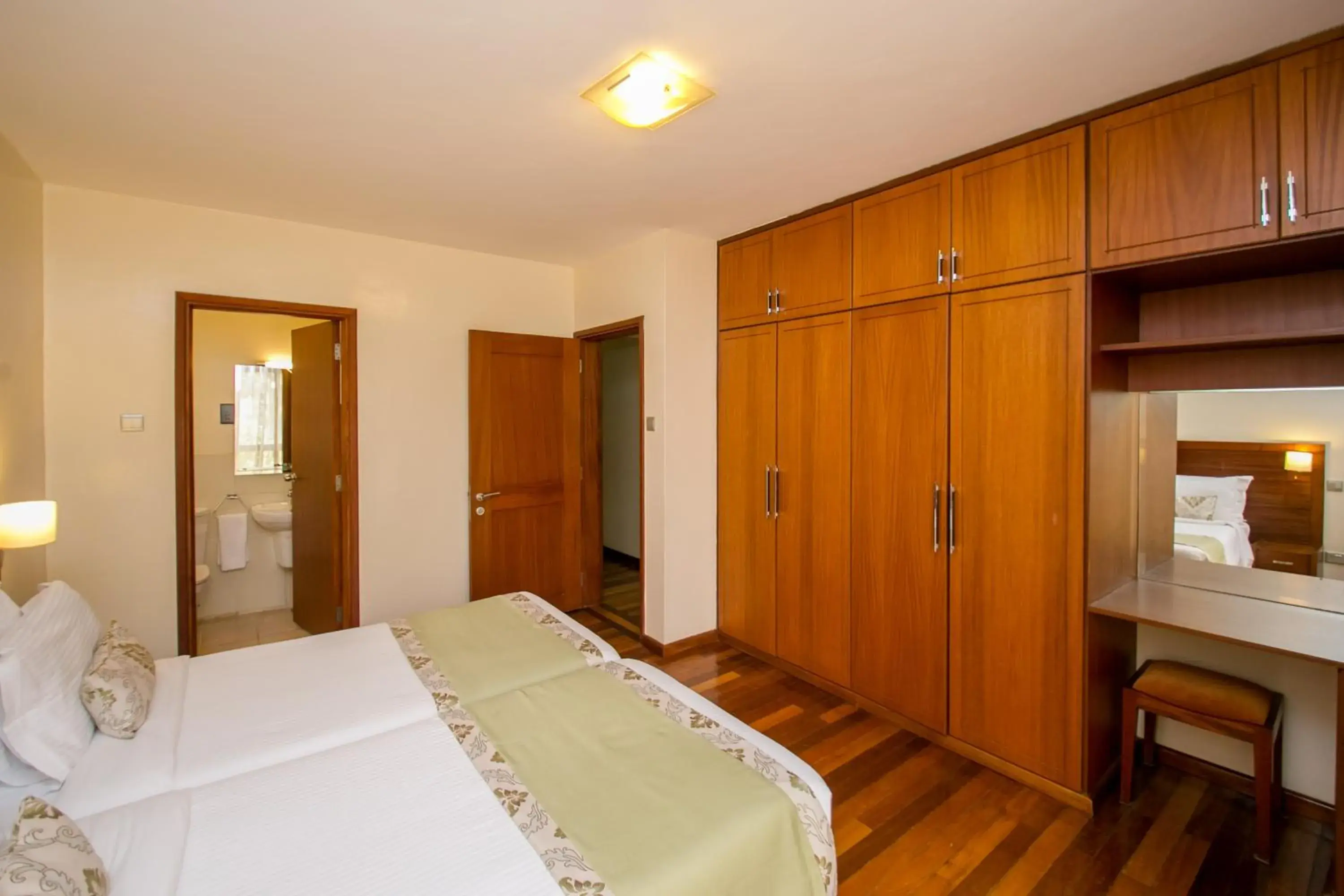 Bathroom, Bed in Waridi Paradise Hotel and Suites