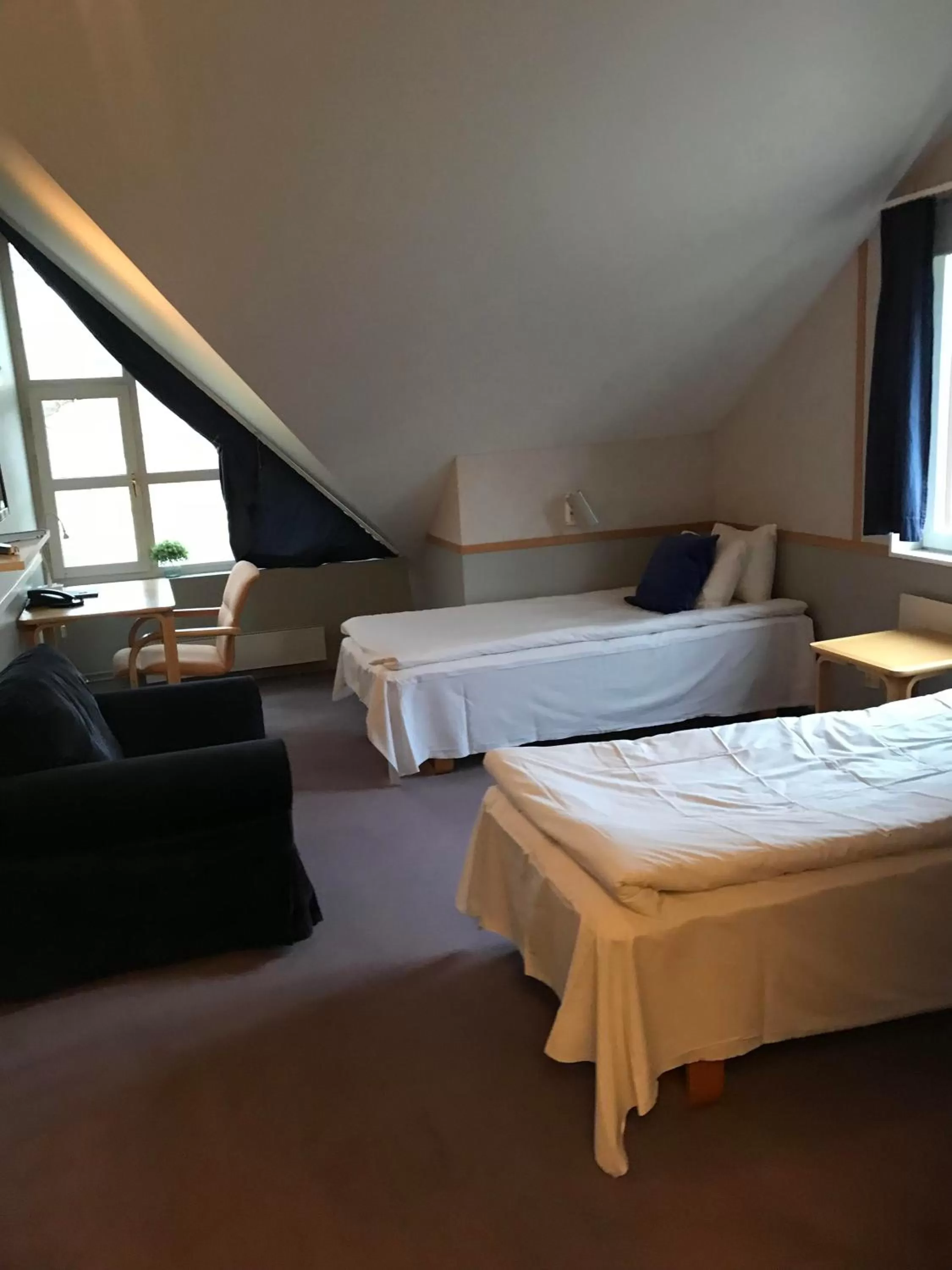 Bed in Karstorp Säteri – Hotell och Konferens