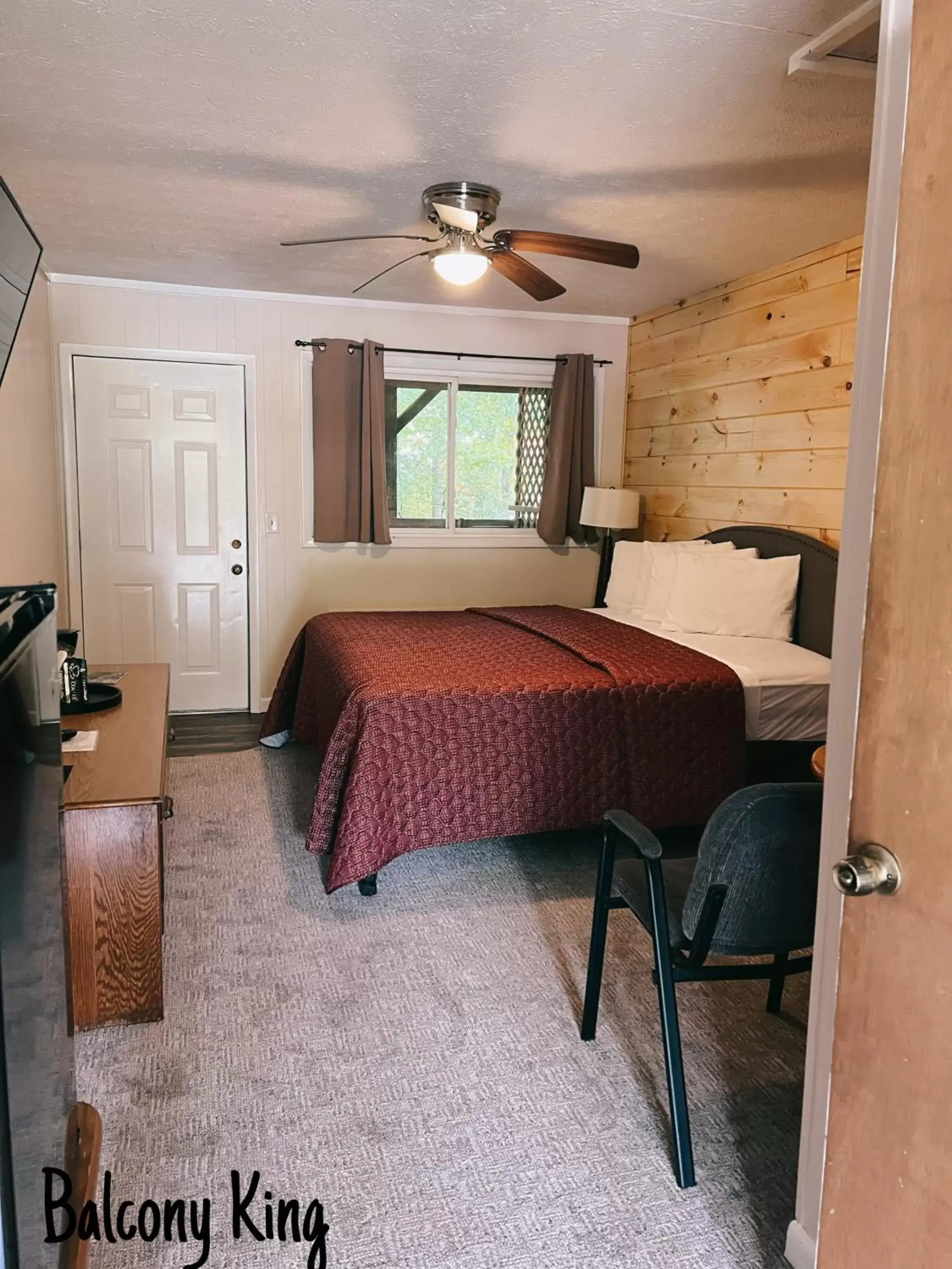 Bed in Stony Creek Motel