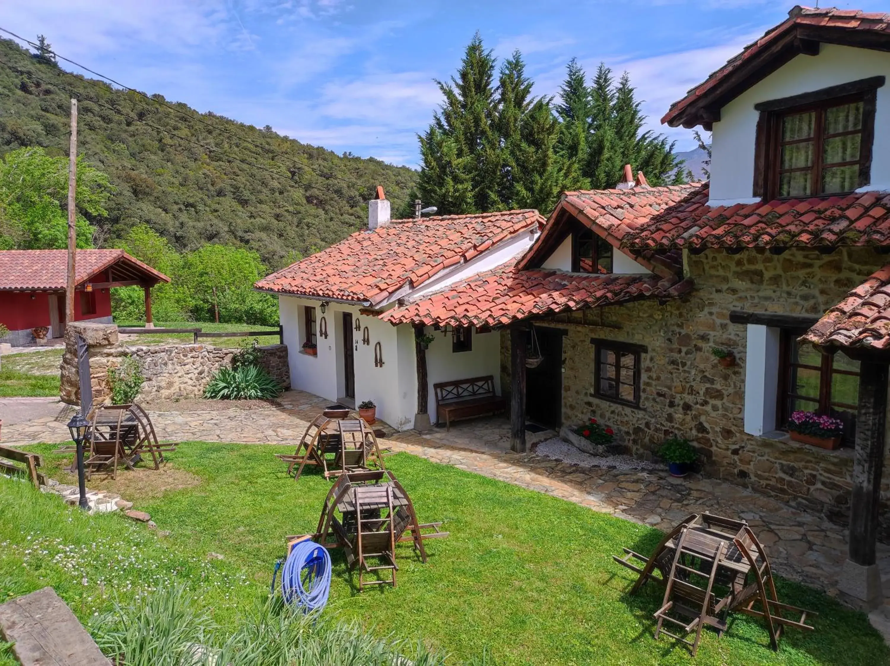 Garden, Property Building in Viviendas Rurales El Covaju