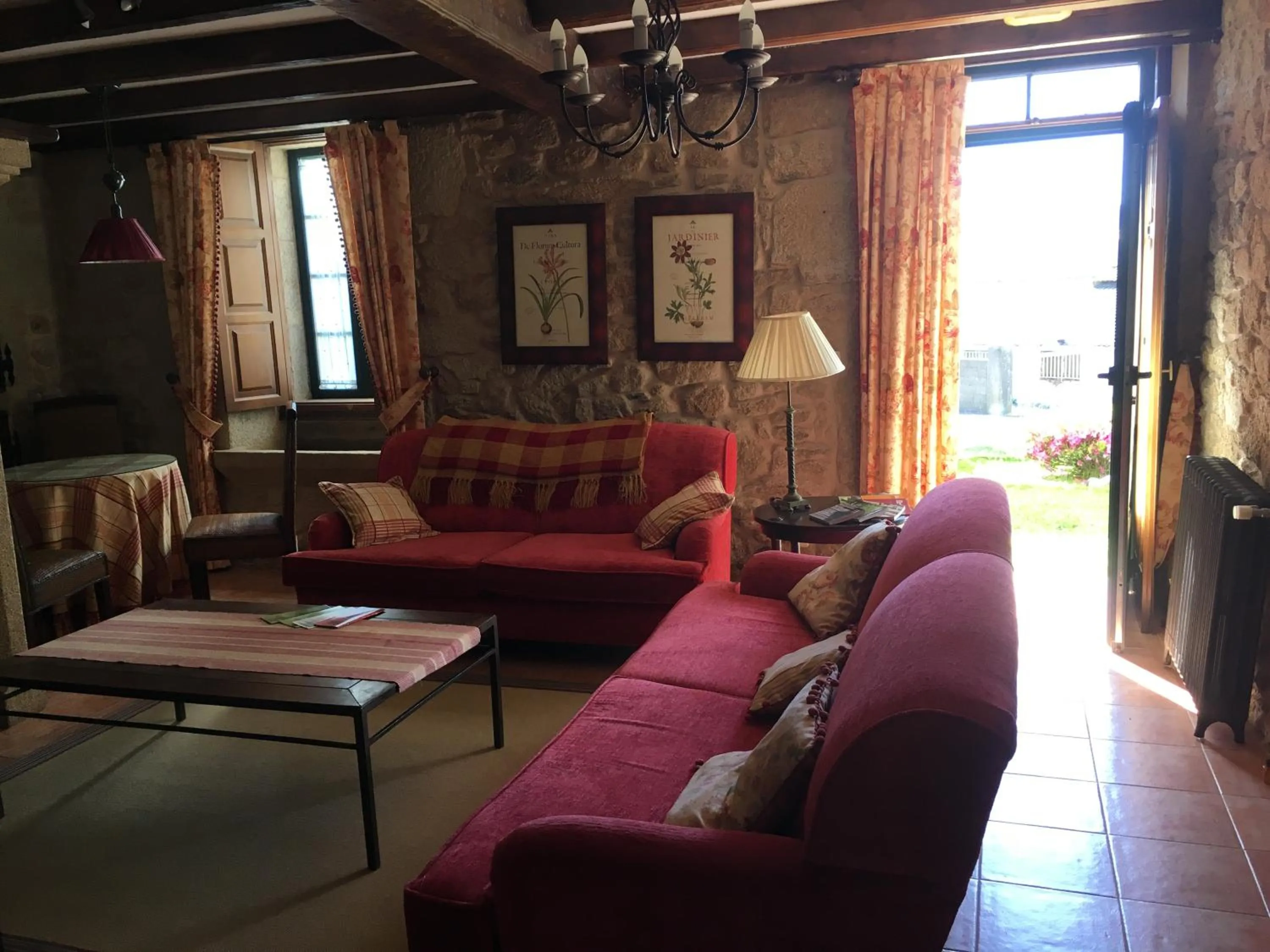 Communal lounge/ TV room in A Casa da Meixida