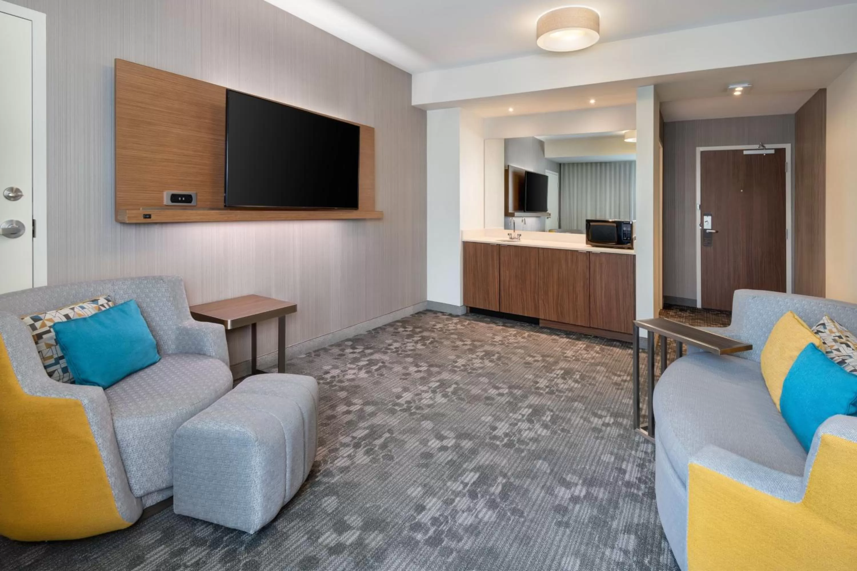 Bedroom in Courtyard by Marriott Atlanta Alpharetta/Avalon Area